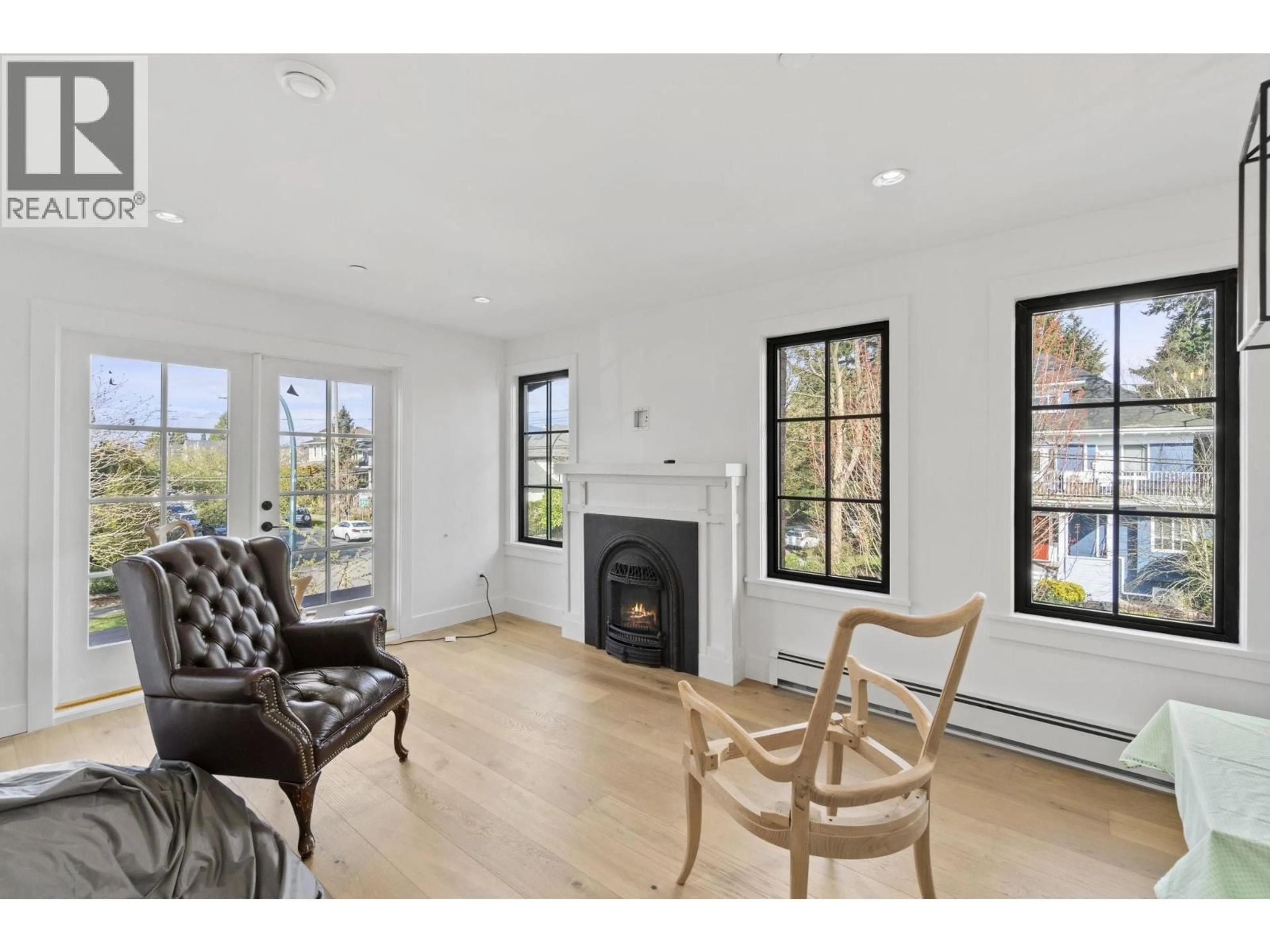 Living room with furniture, unknown for 2072 KITCHENER STREET, Vancouver British Columbia V5L2W8