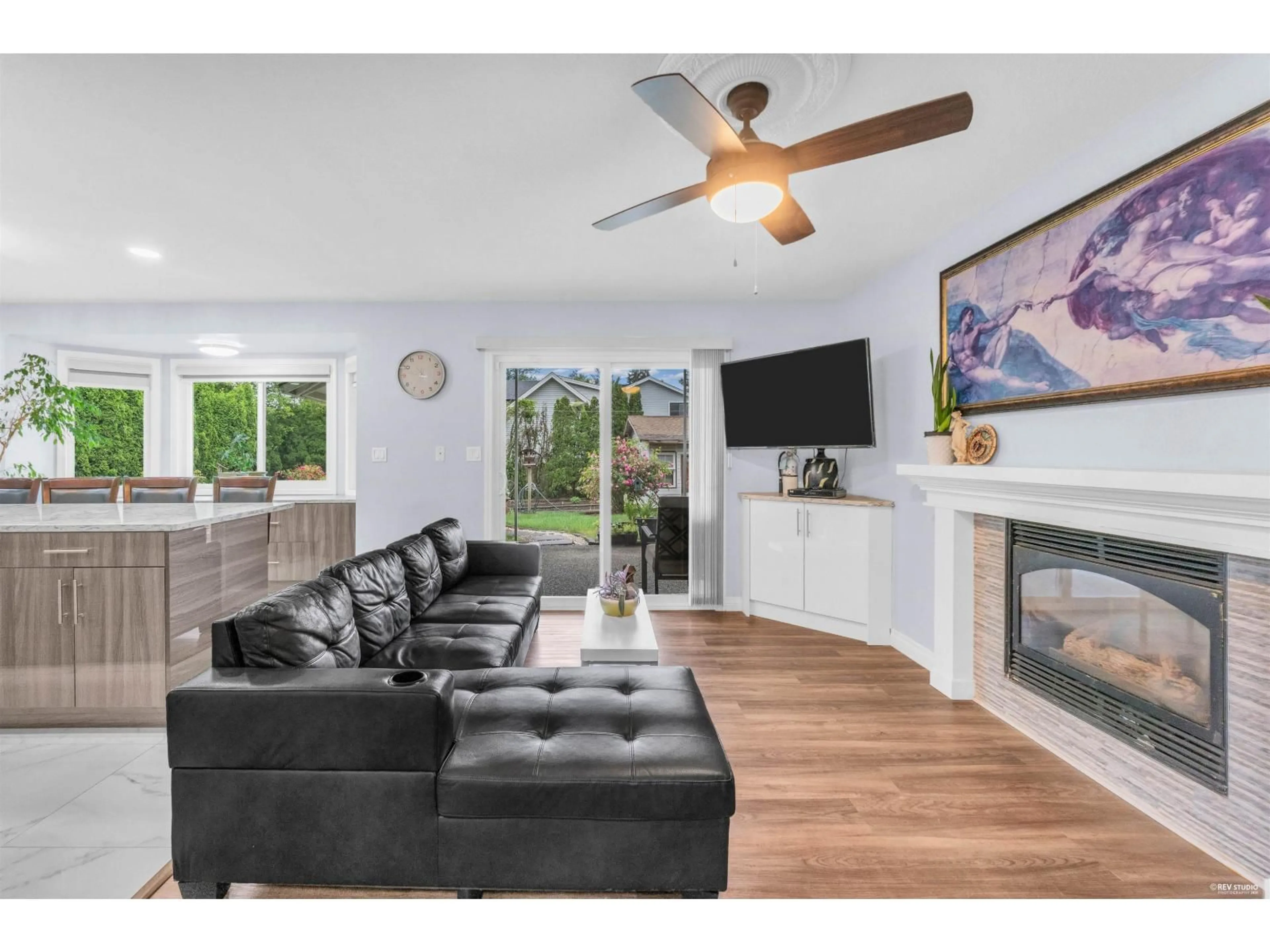 Living room with furniture, unknown for 41355 YARROW CENTRAL ROAD, Yarrow British Columbia V2R5G5