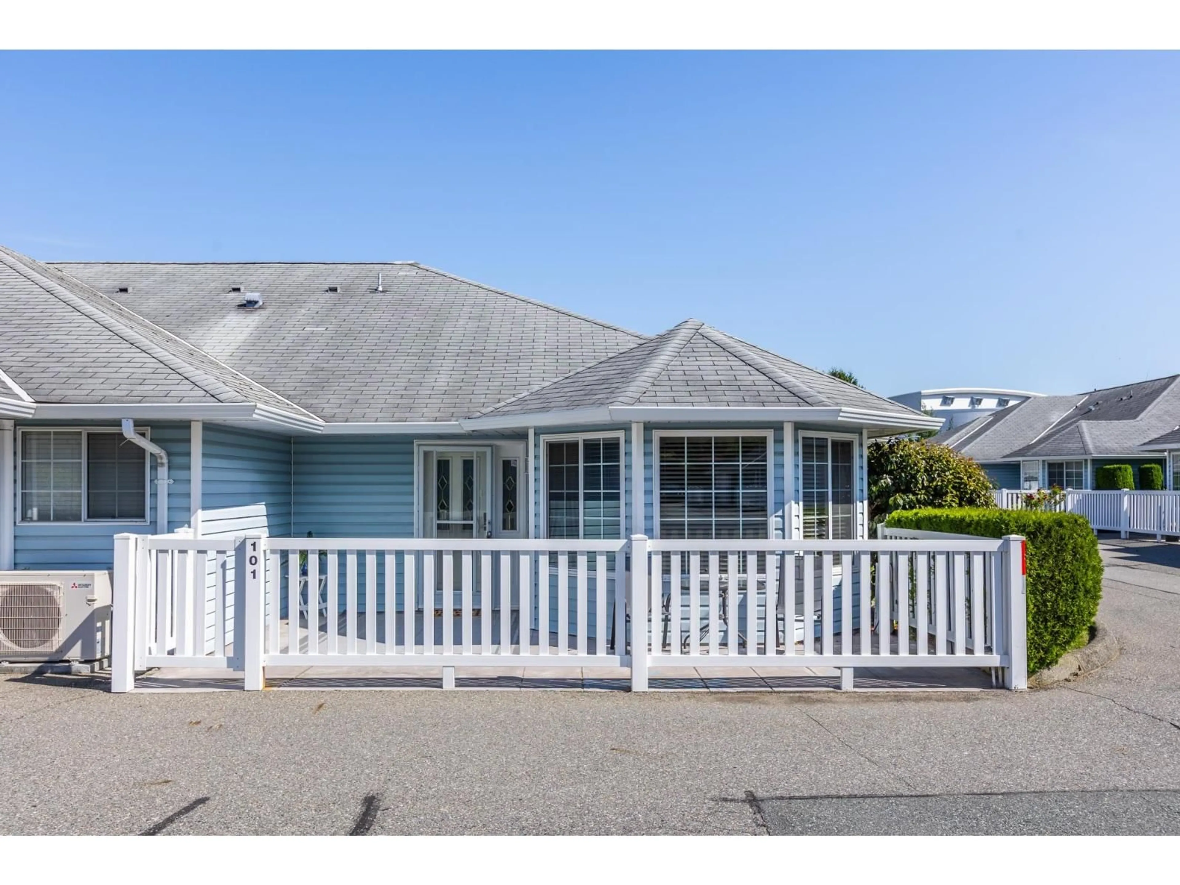 Home with vinyl exterior material, street for 101 - 1450 MCCALLUM ROAD, Abbotsford British Columbia V2S8A5