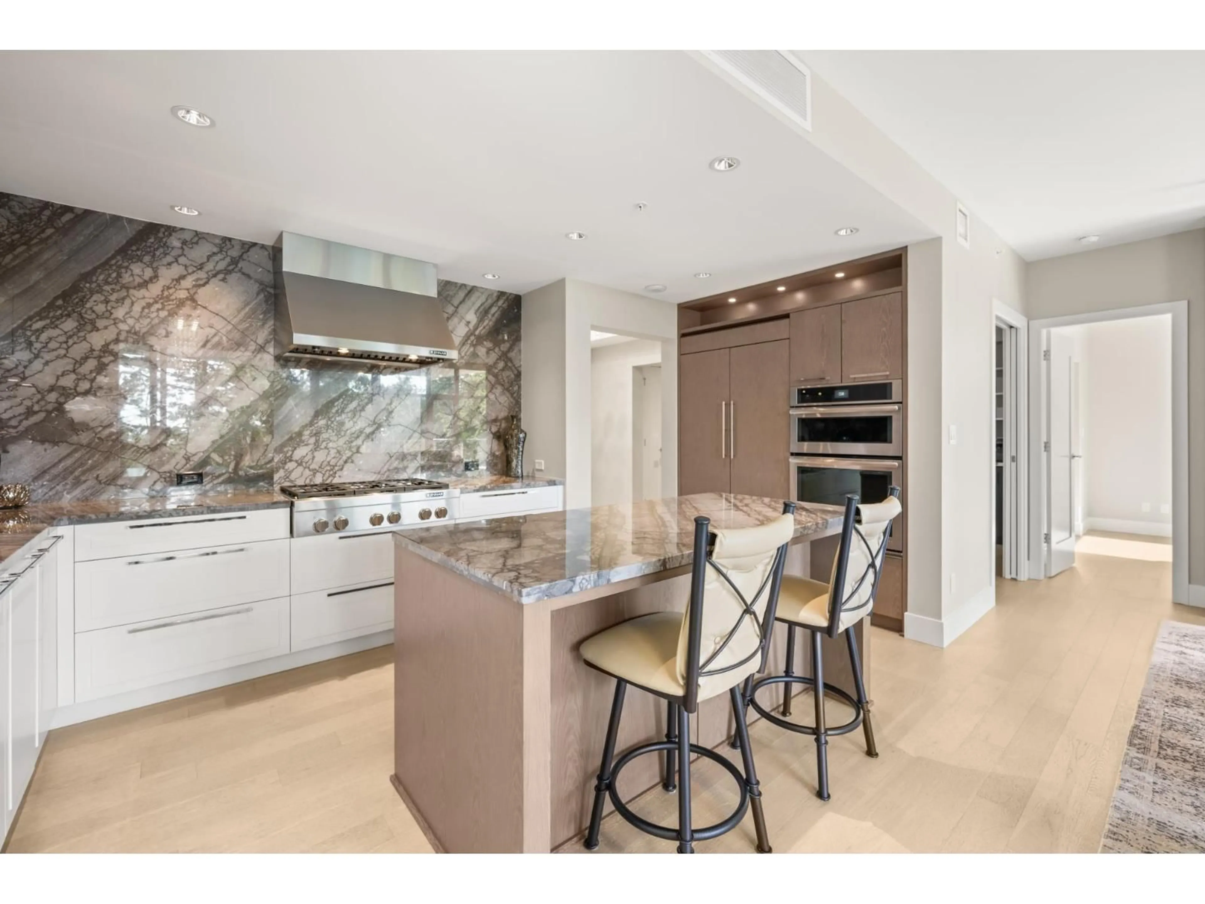 Contemporary kitchen, ceramic/tile floor for 807 - 1501 VIDAL STREET, White Rock British Columbia V4B0B5