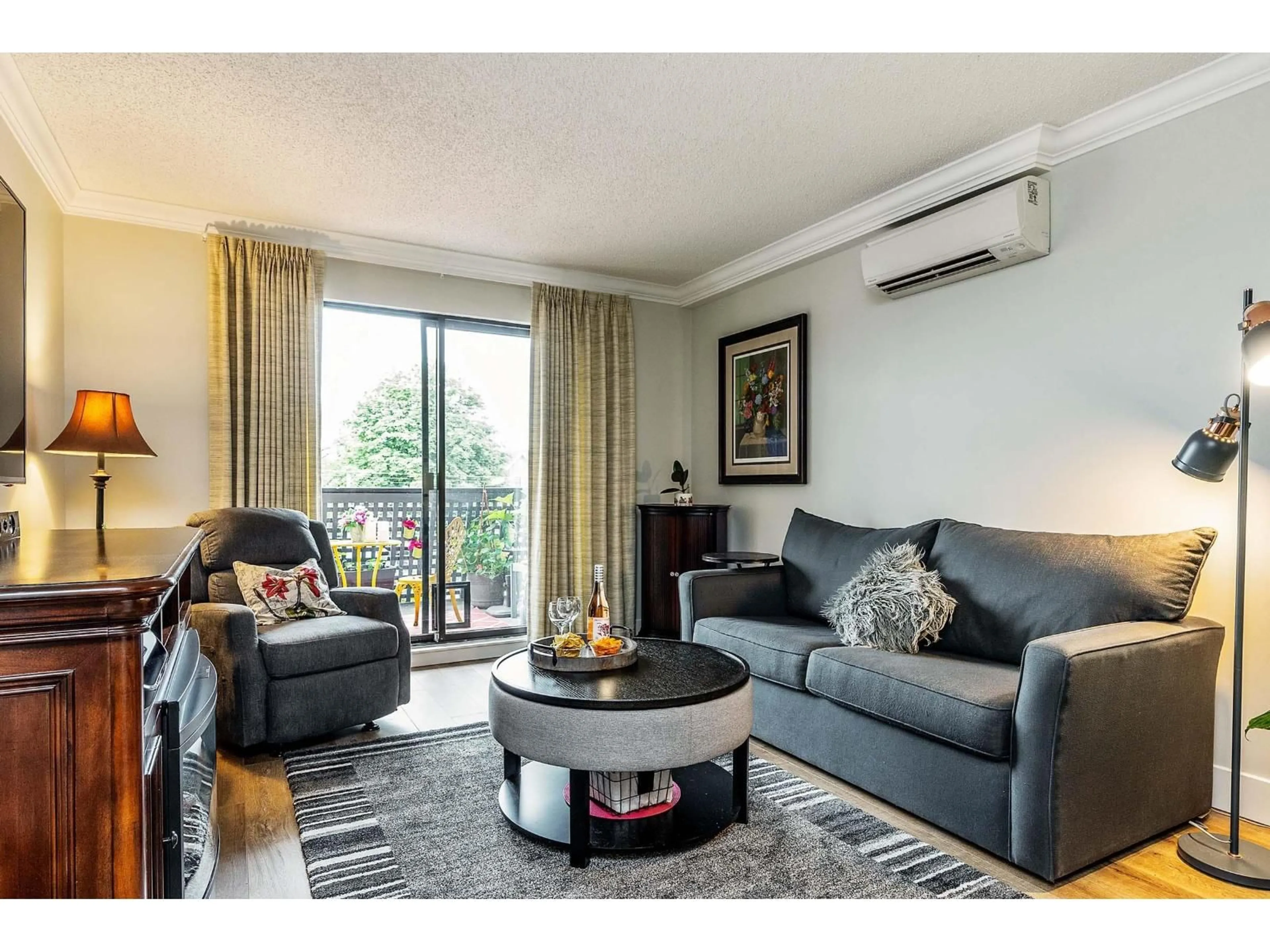 Living room with furniture, unknown for 203 - 17661 58A AVENUE, Surrey British Columbia V3S1N4