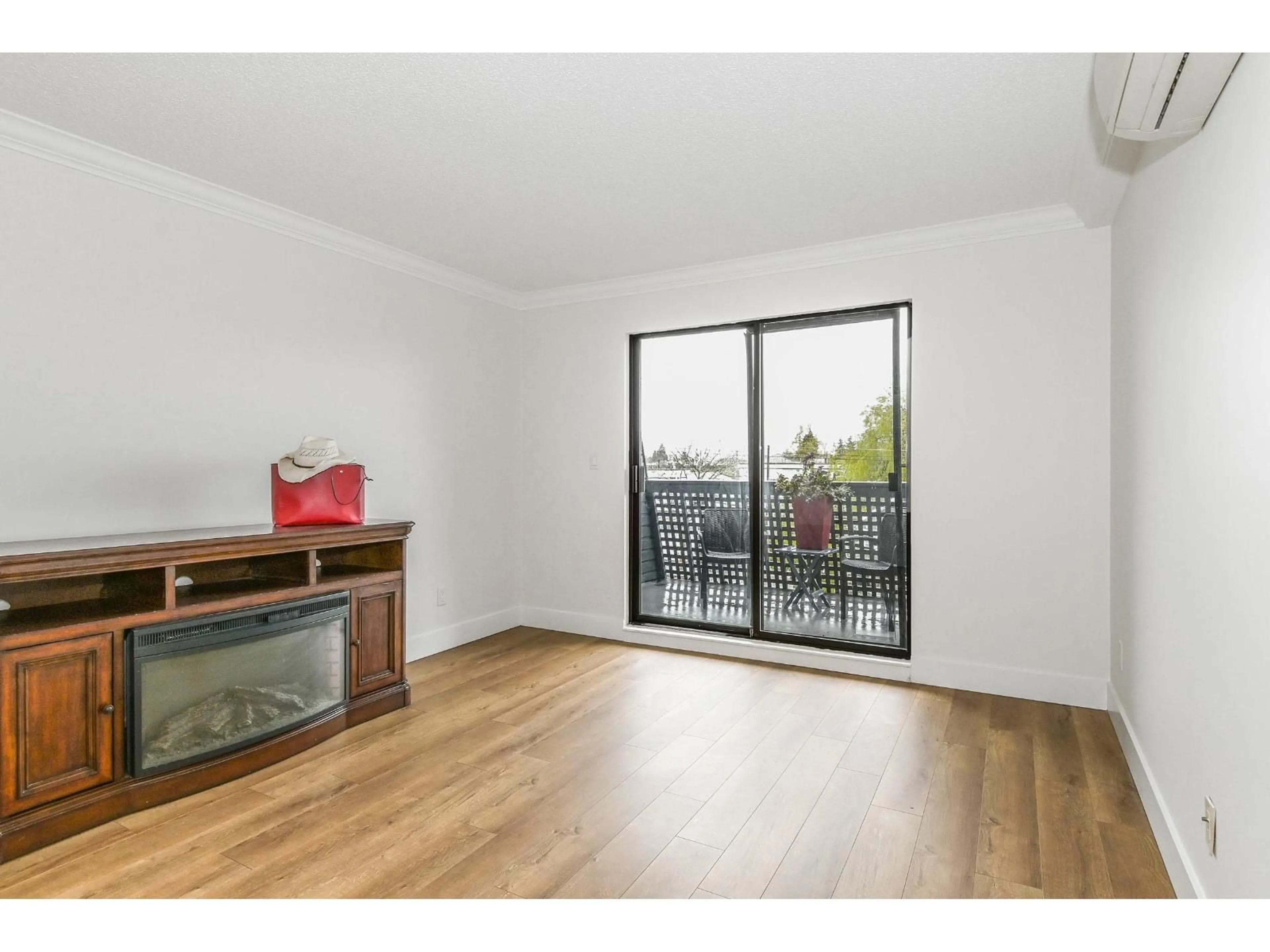 A pic of a room for 203 - 17661 58A AVENUE, Surrey British Columbia V3S1N4