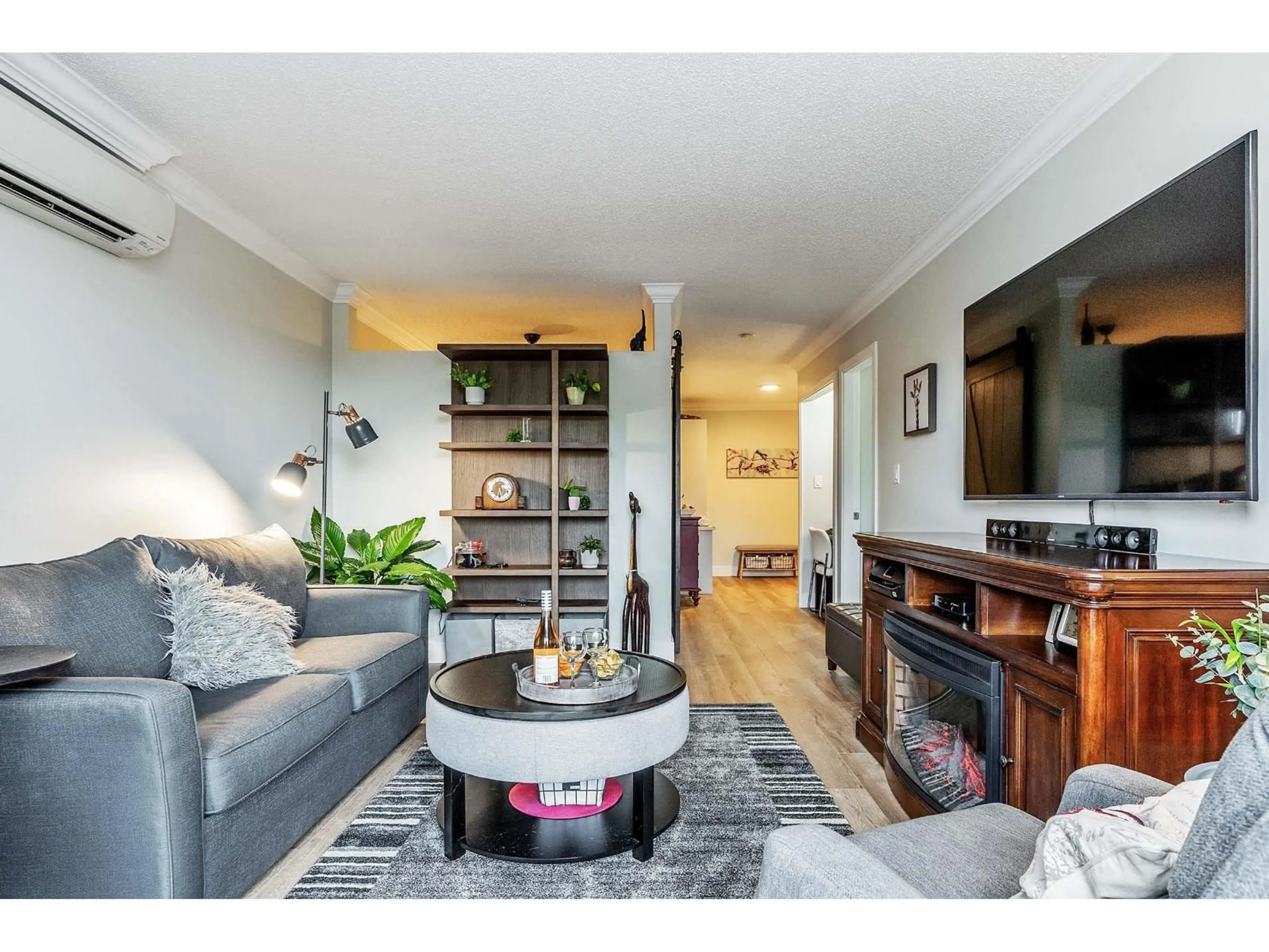 Living room with furniture, unknown for 203 - 17661 58A AVENUE, Surrey British Columbia V3S1N4