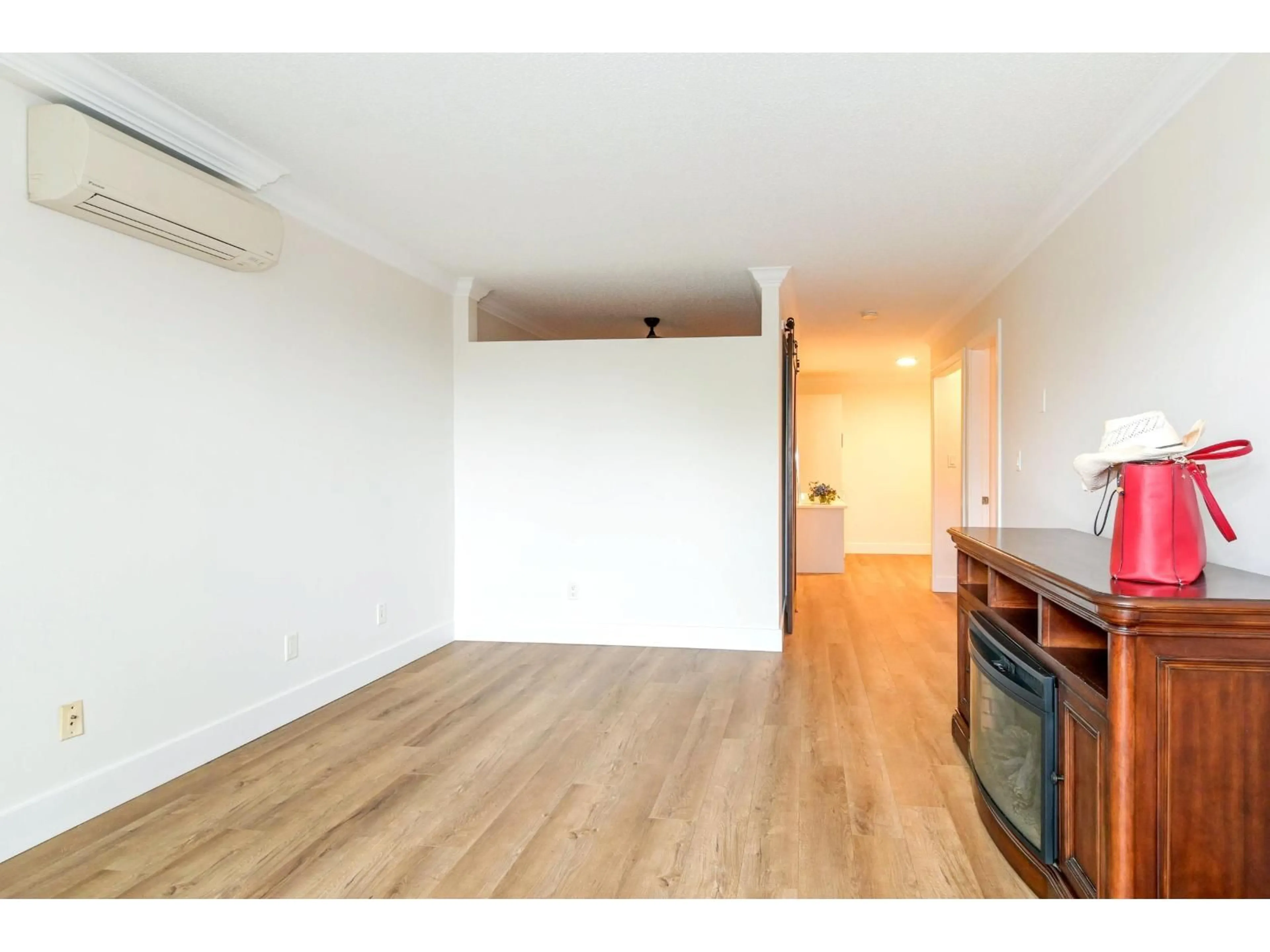 A pic of a room for 203 - 17661 58A AVENUE, Surrey British Columbia V3S1N4