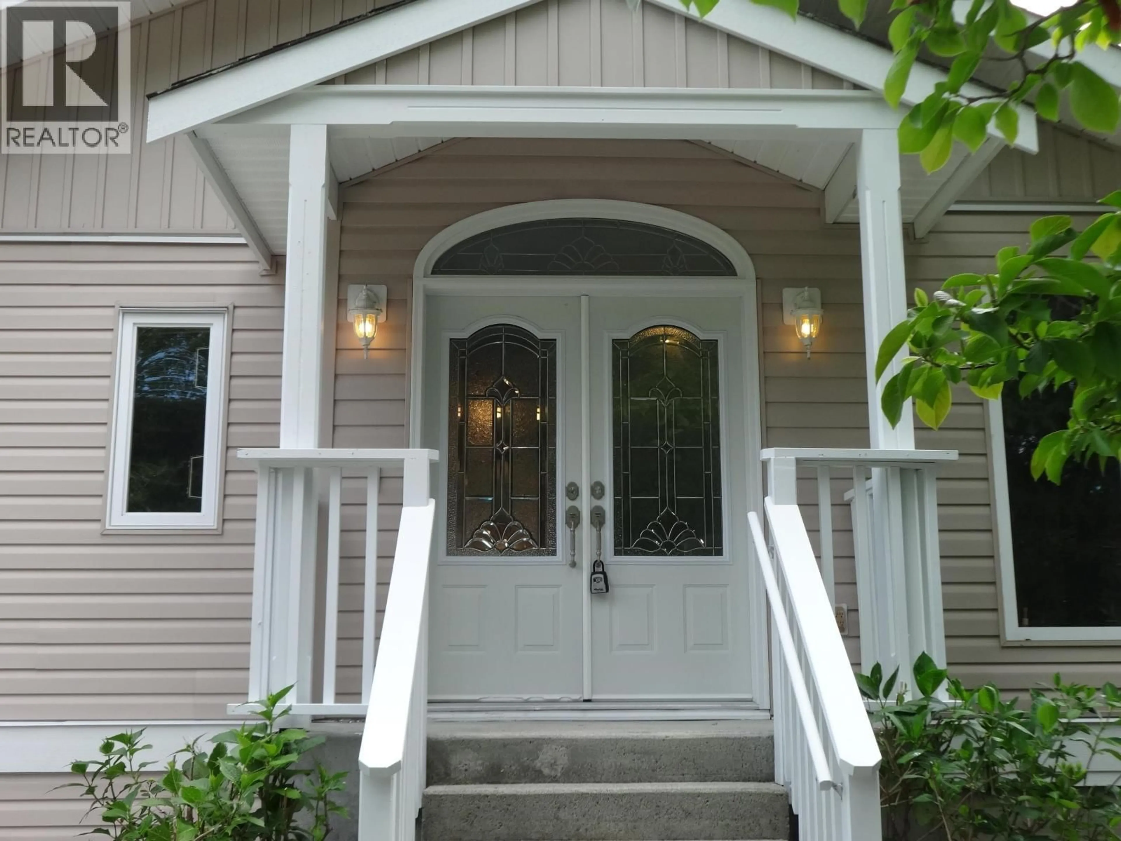 Indoor entryway for 6217 NORWEST BAY ROAD, Sechelt British Columbia V7Z0M2