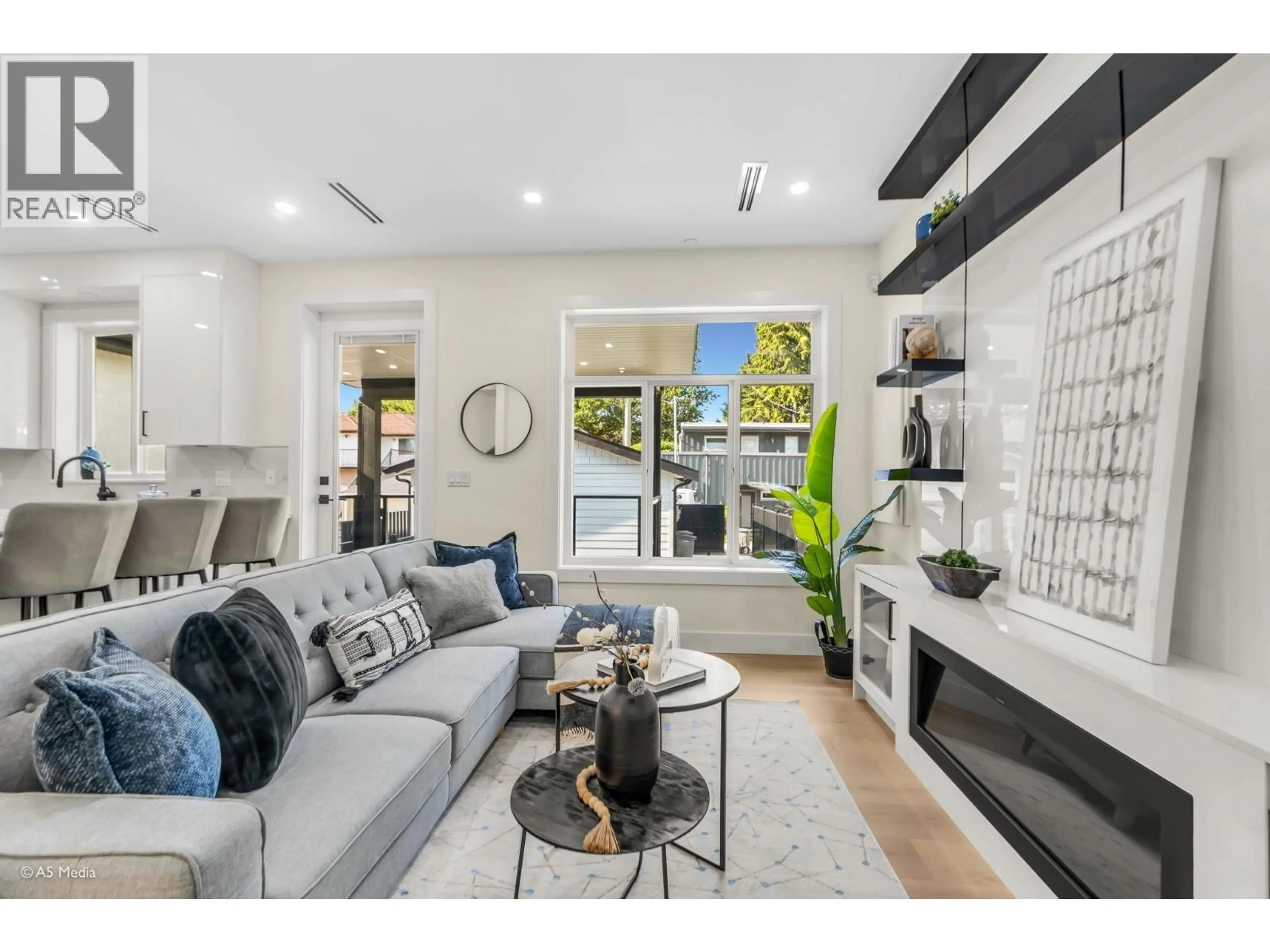 Living room with furniture, ceramic/tile floor for 1 - 281 48TH AVENUE, Vancouver British Columbia V5W2C9