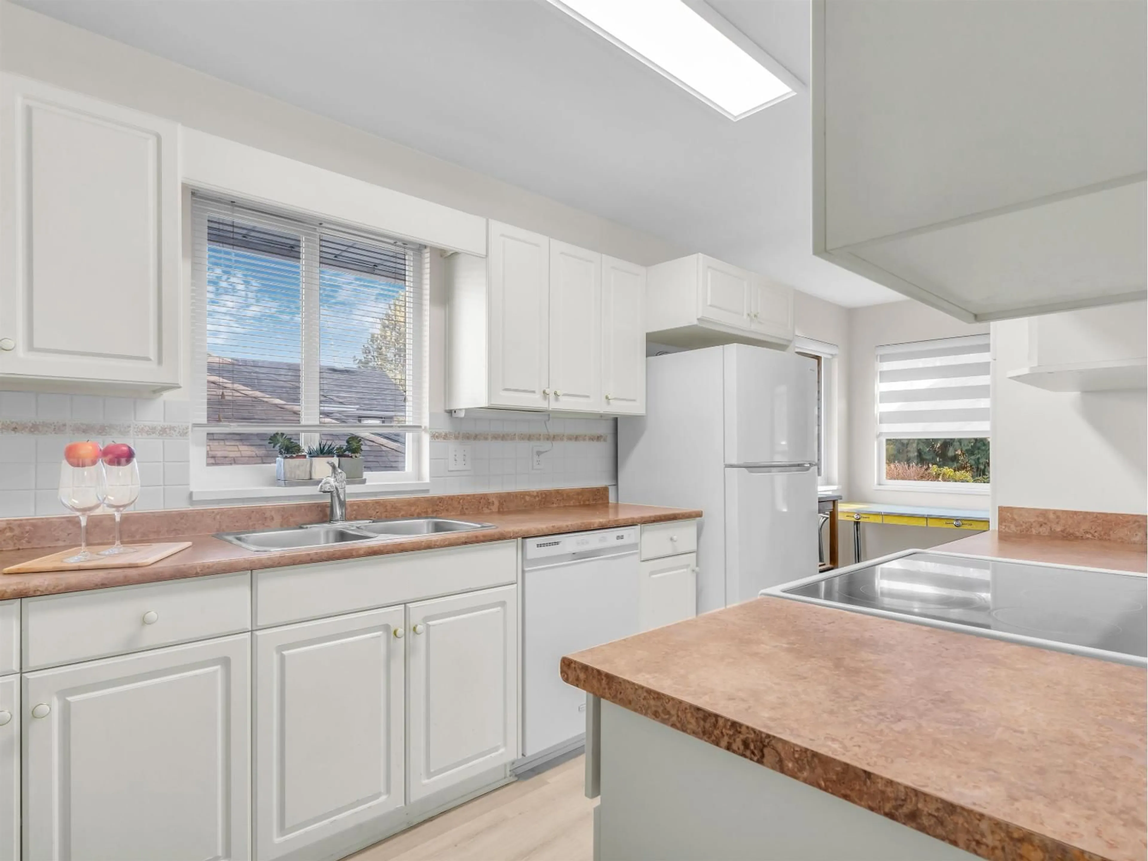 Standard kitchen, unknown for 67 - 15020 66A AVENUE, Surrey British Columbia V3S2A5