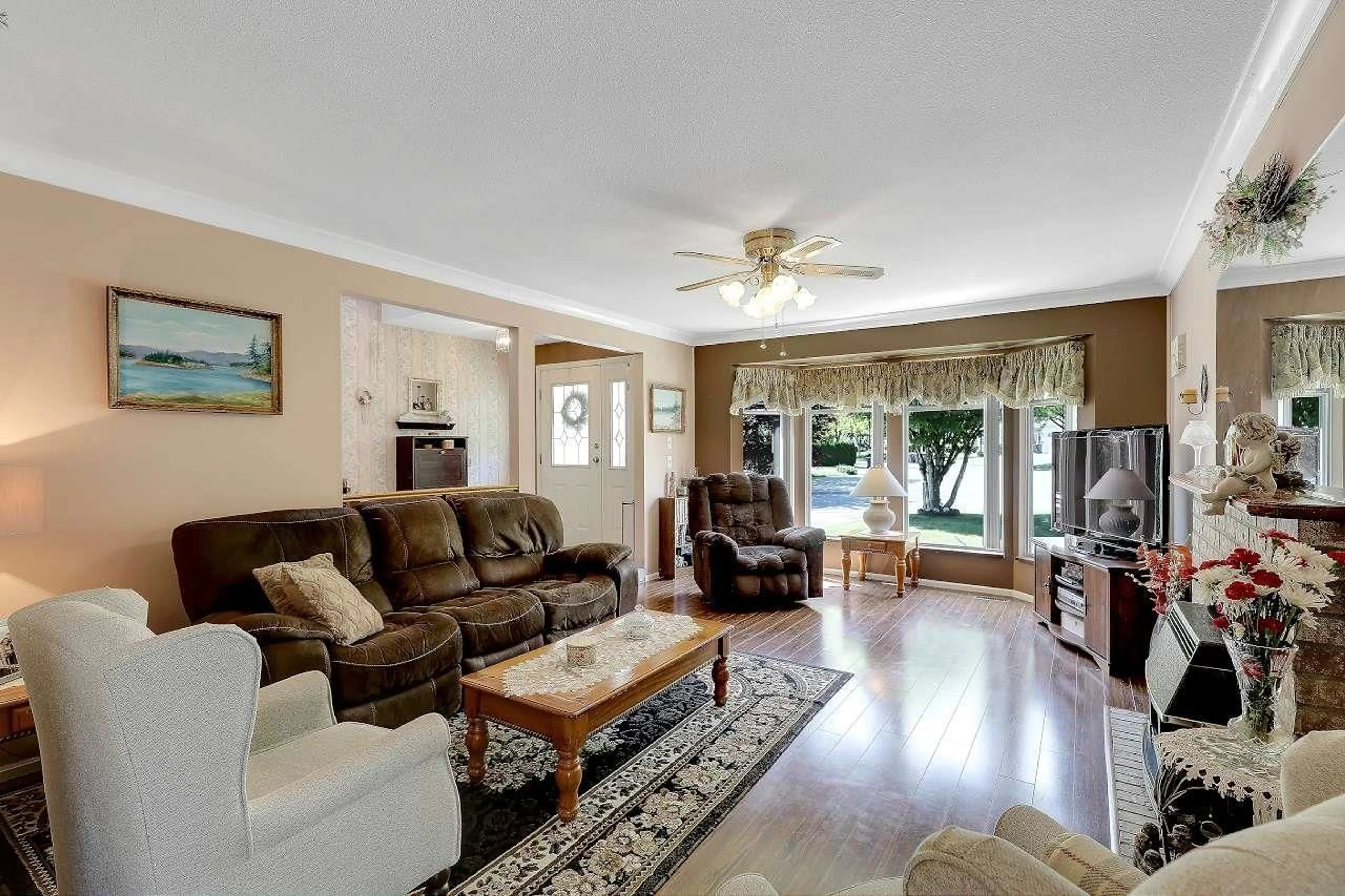 Living room with furniture, unknown for 15965 89 AVENUE, Surrey British Columbia V4N2Y9