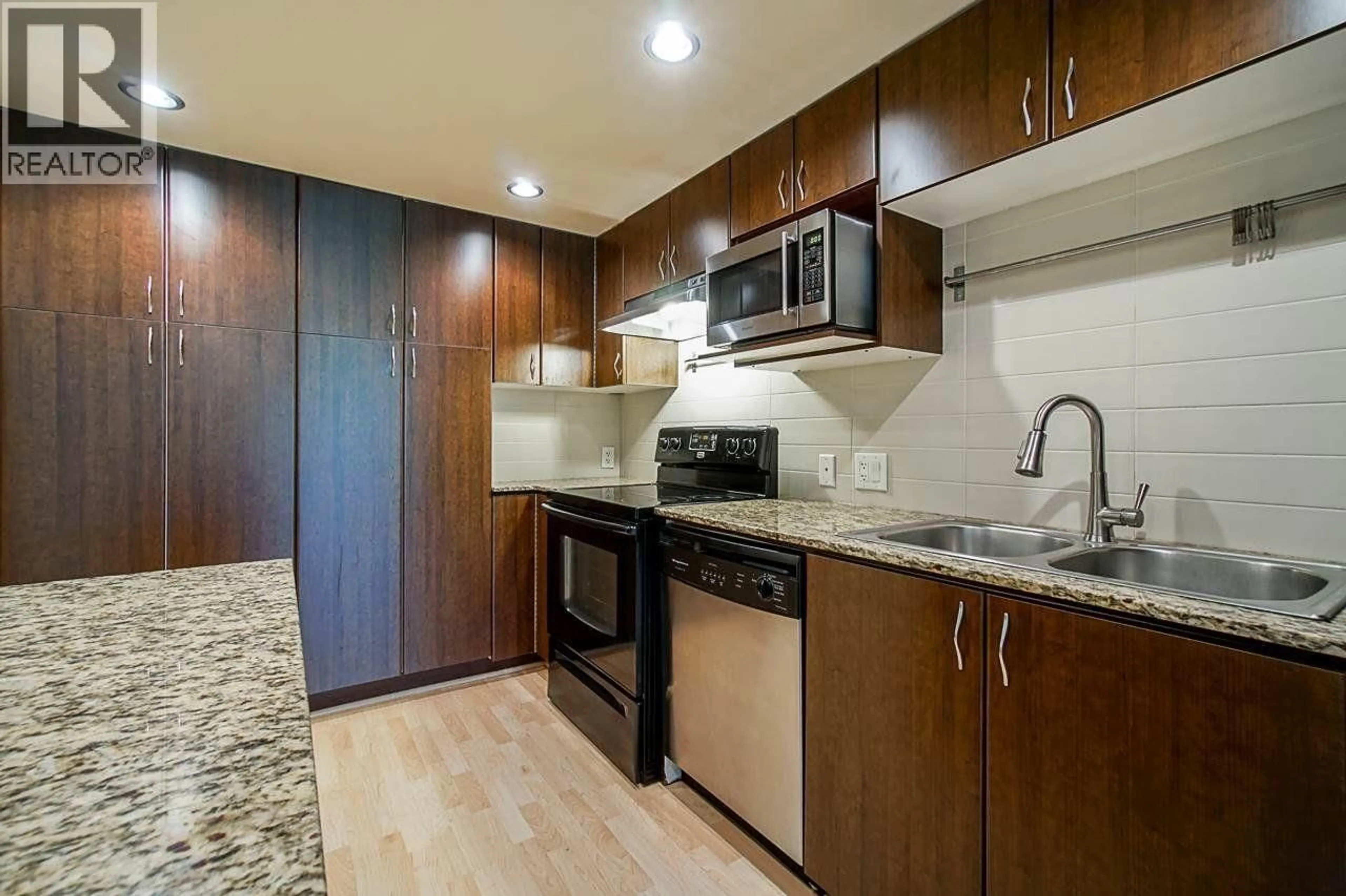 Standard kitchen, unknown for 210 - 9232 UNIVERSITY CRESCENT, Burnaby British Columbia V5A0A3