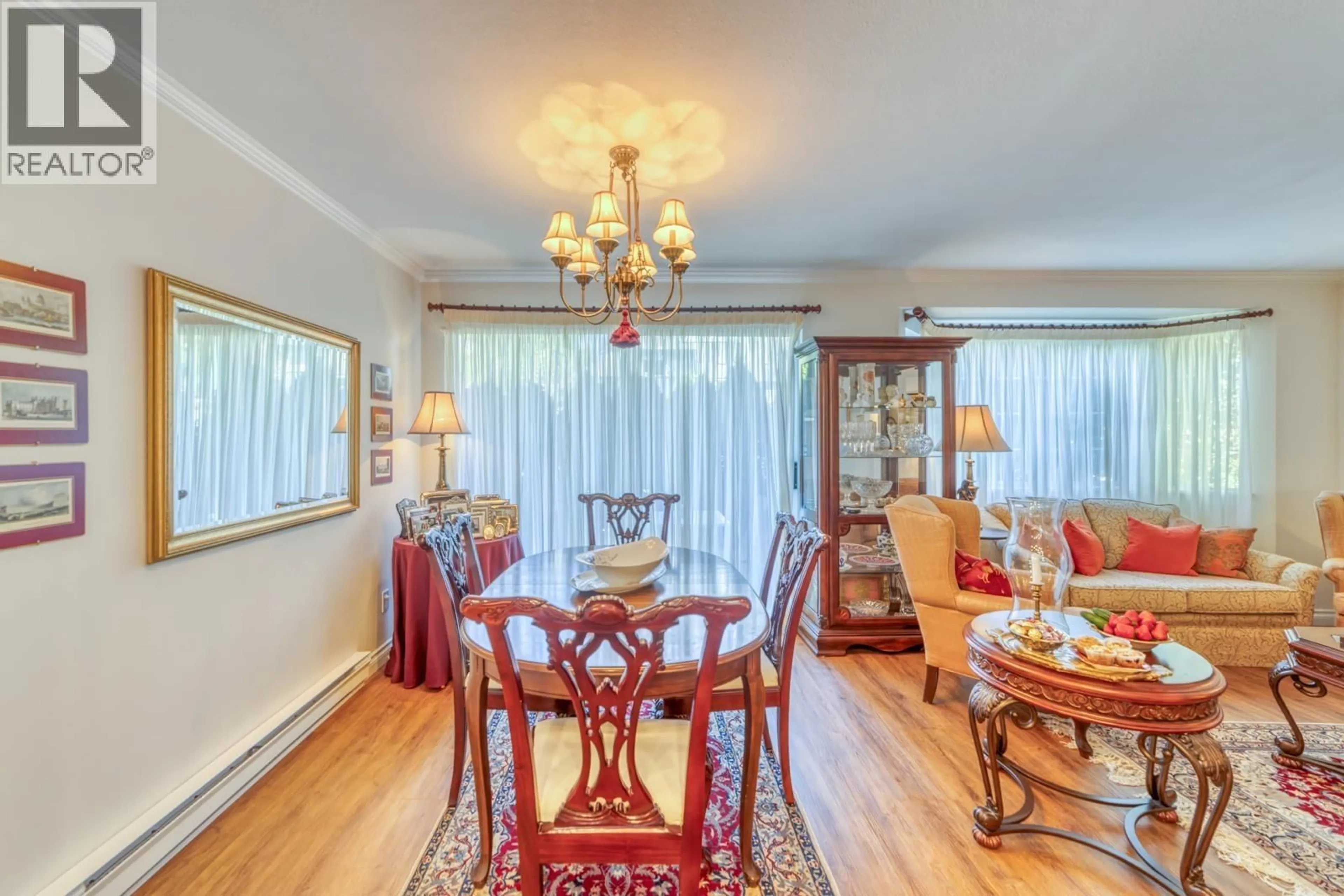 Dining room, wood/laminate floor for 6 - 815 TOBRUCK AVENUE, North Vancouver British Columbia V7P1V9