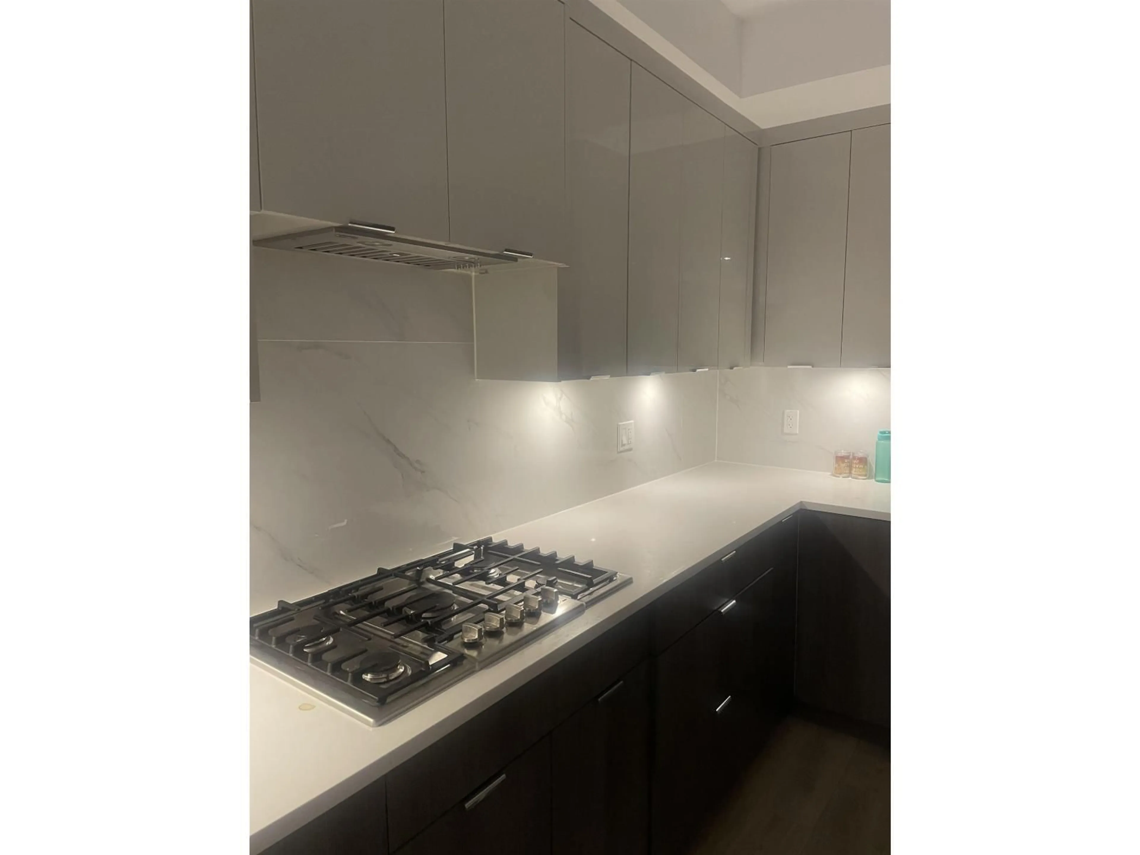 Standard kitchen, unknown for 406 - 14438 72 AVENUE, Surrey British Columbia V3S0B6
