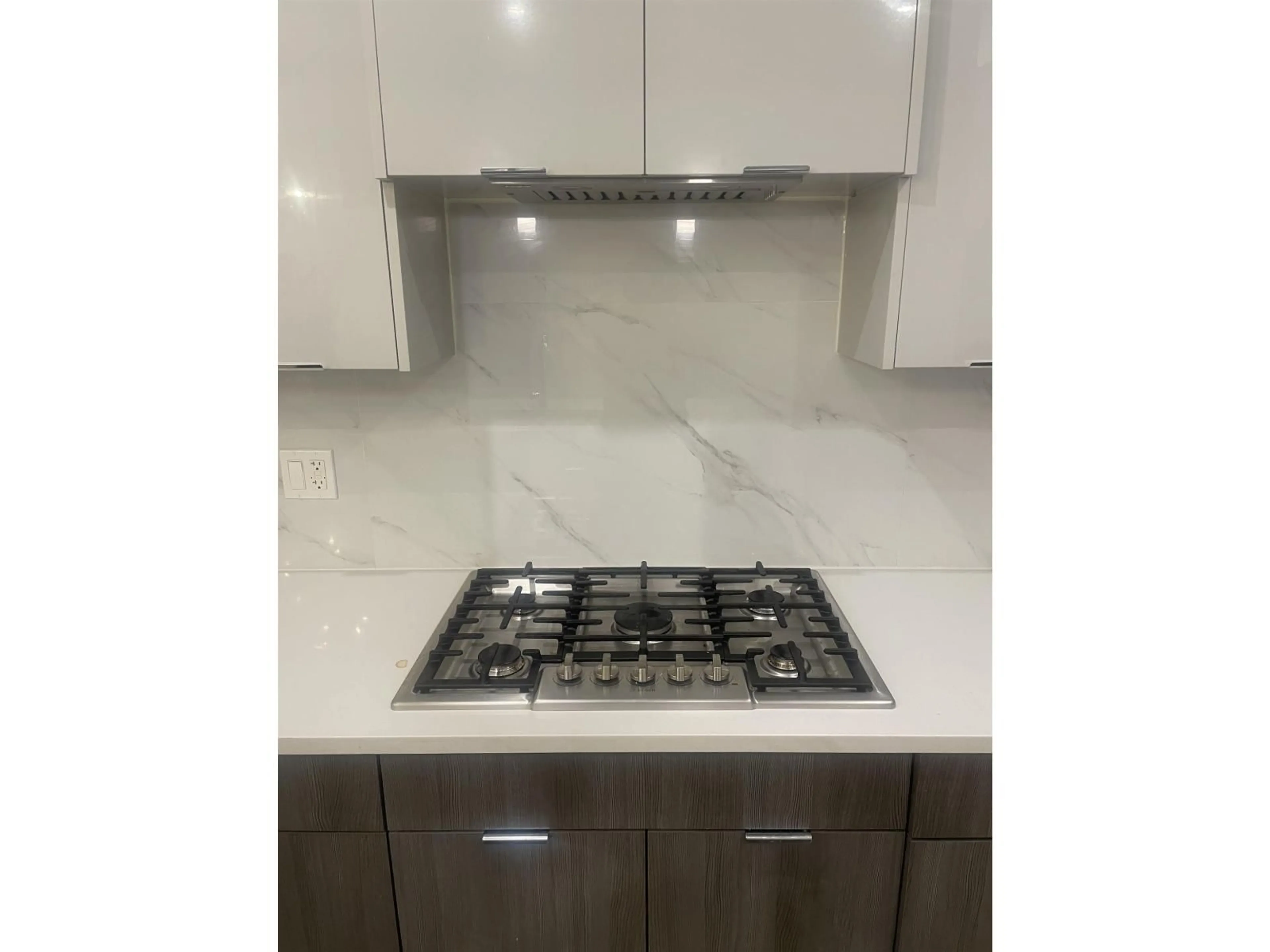 Standard kitchen, ceramic/tile floor for 406 - 14438 72 AVENUE, Surrey British Columbia V3S0B6