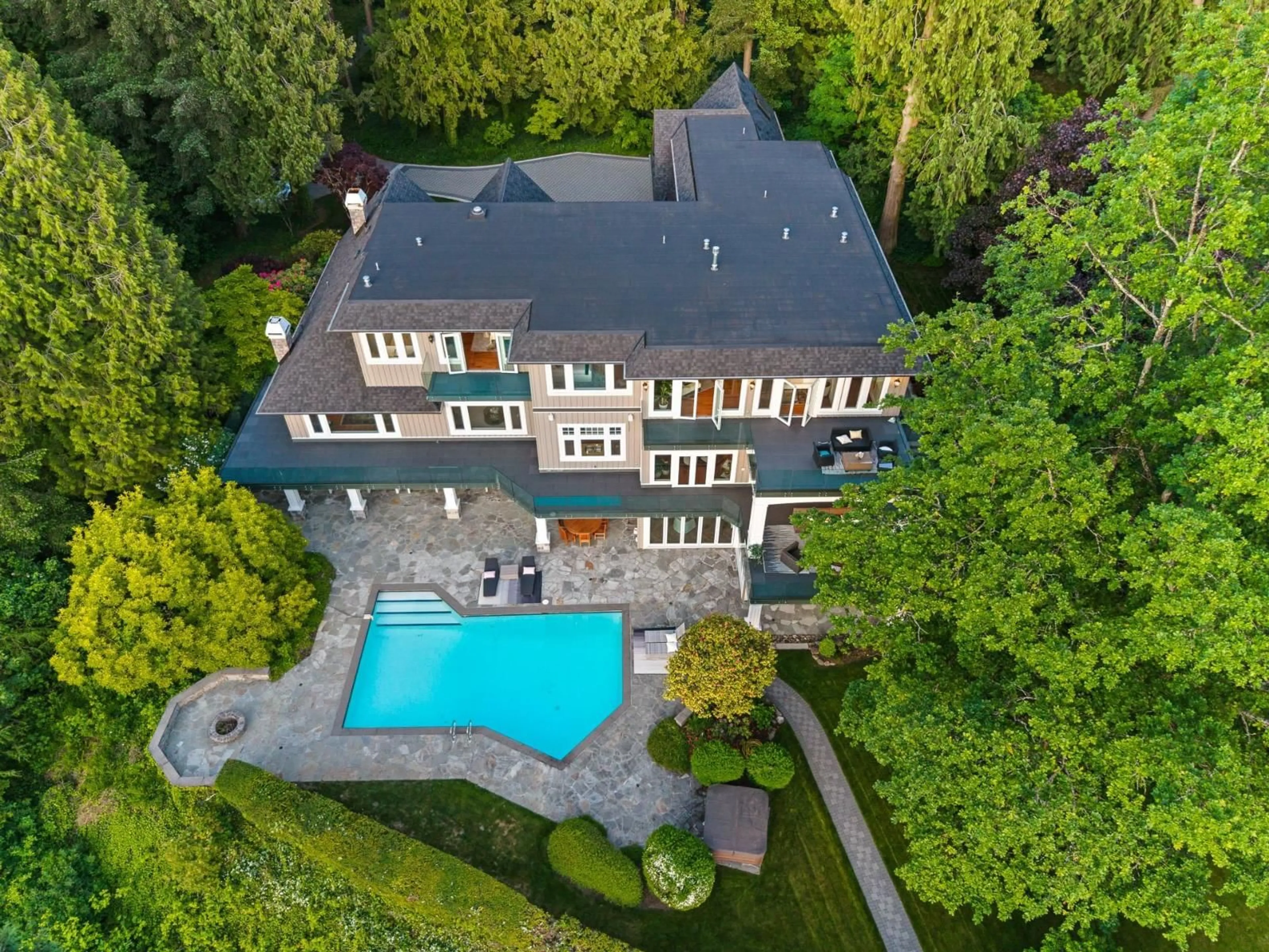 A pic from outside/outdoor area/front of a property/back of a property/a pic from drone, unknown for 13419 CRESCENT ROAD, Surrey British Columbia V4P1J5