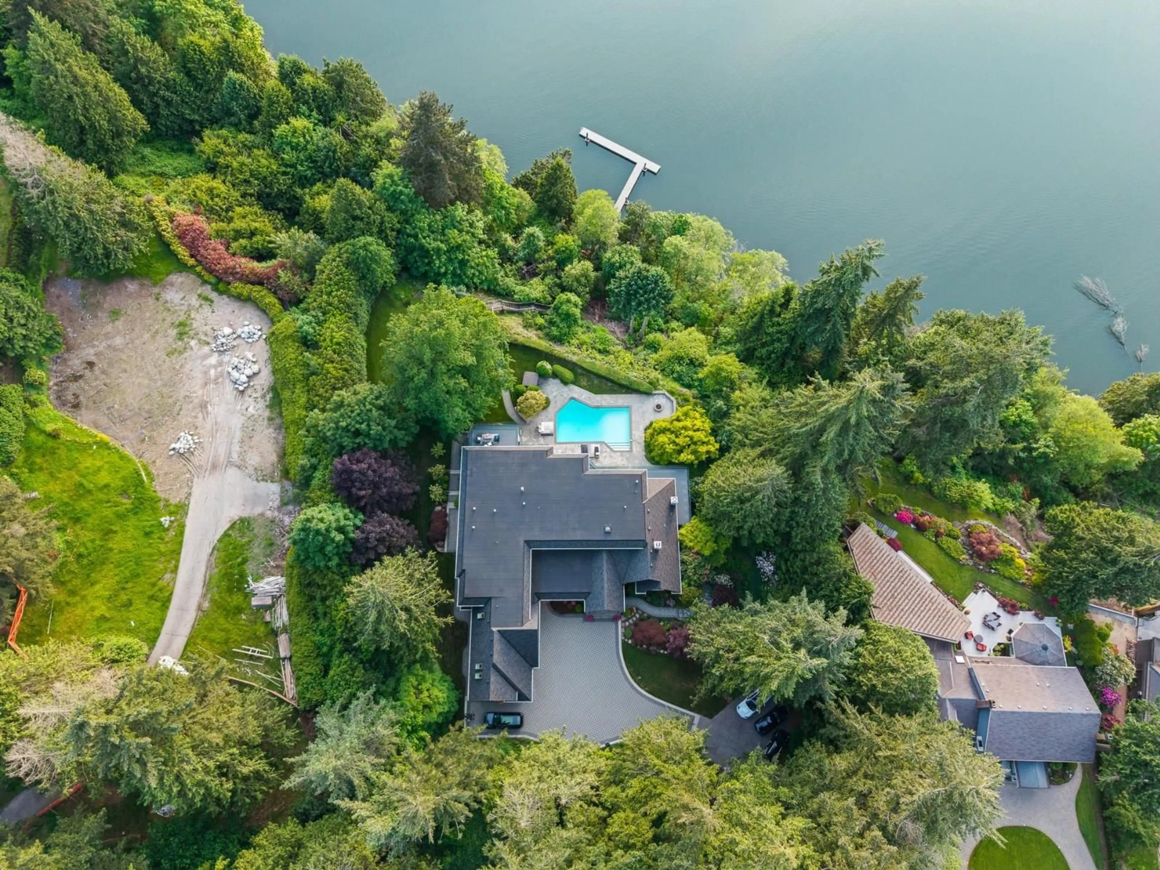 A pic from outside/outdoor area/front of a property/back of a property/a pic from drone, water/lake/river/ocean view for 13419 CRESCENT ROAD, Surrey British Columbia V4P1J5