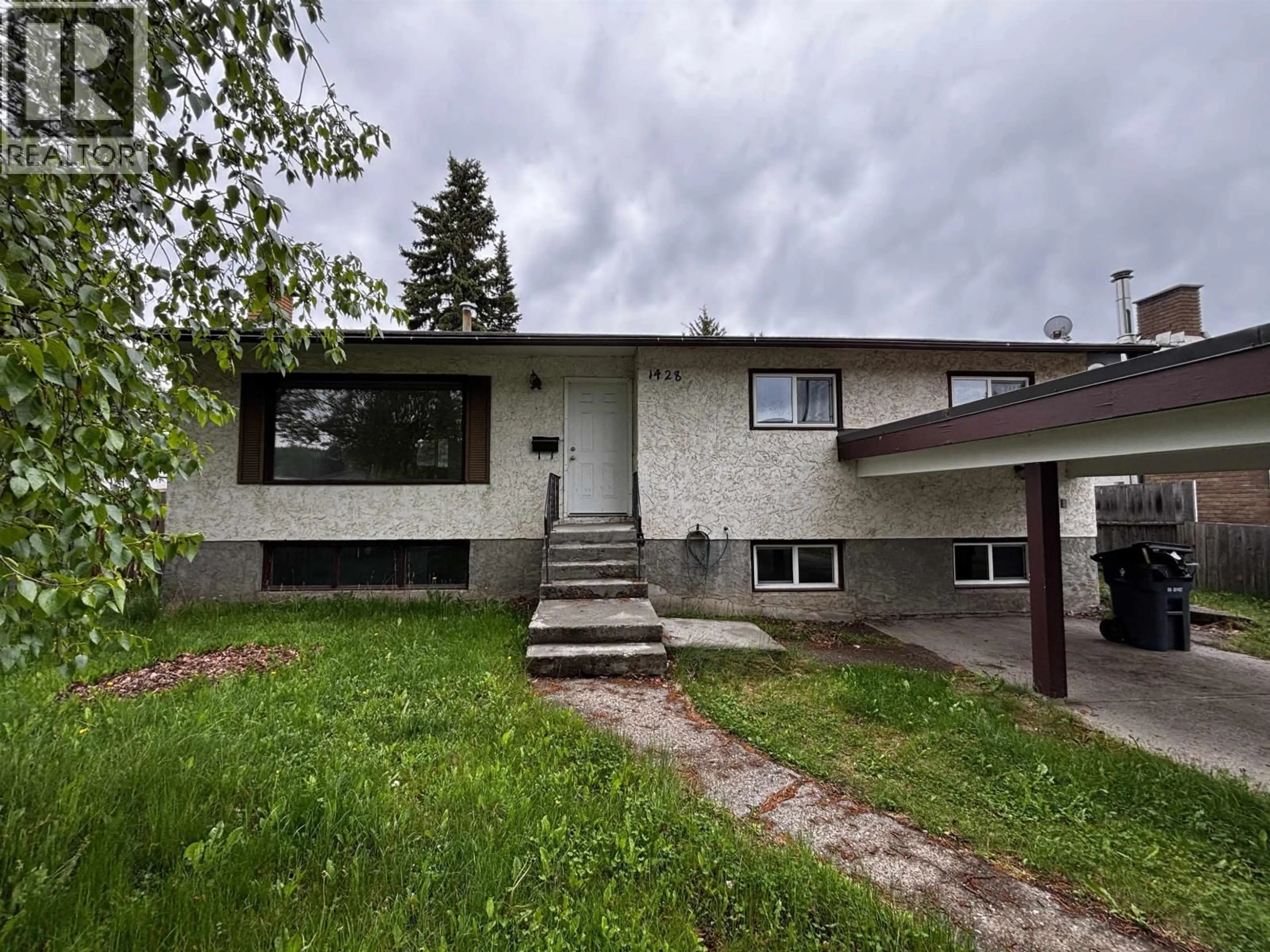 Home with vinyl exterior material, unknown for 1428 JARVIS STREET, Prince George British Columbia V2M4J7