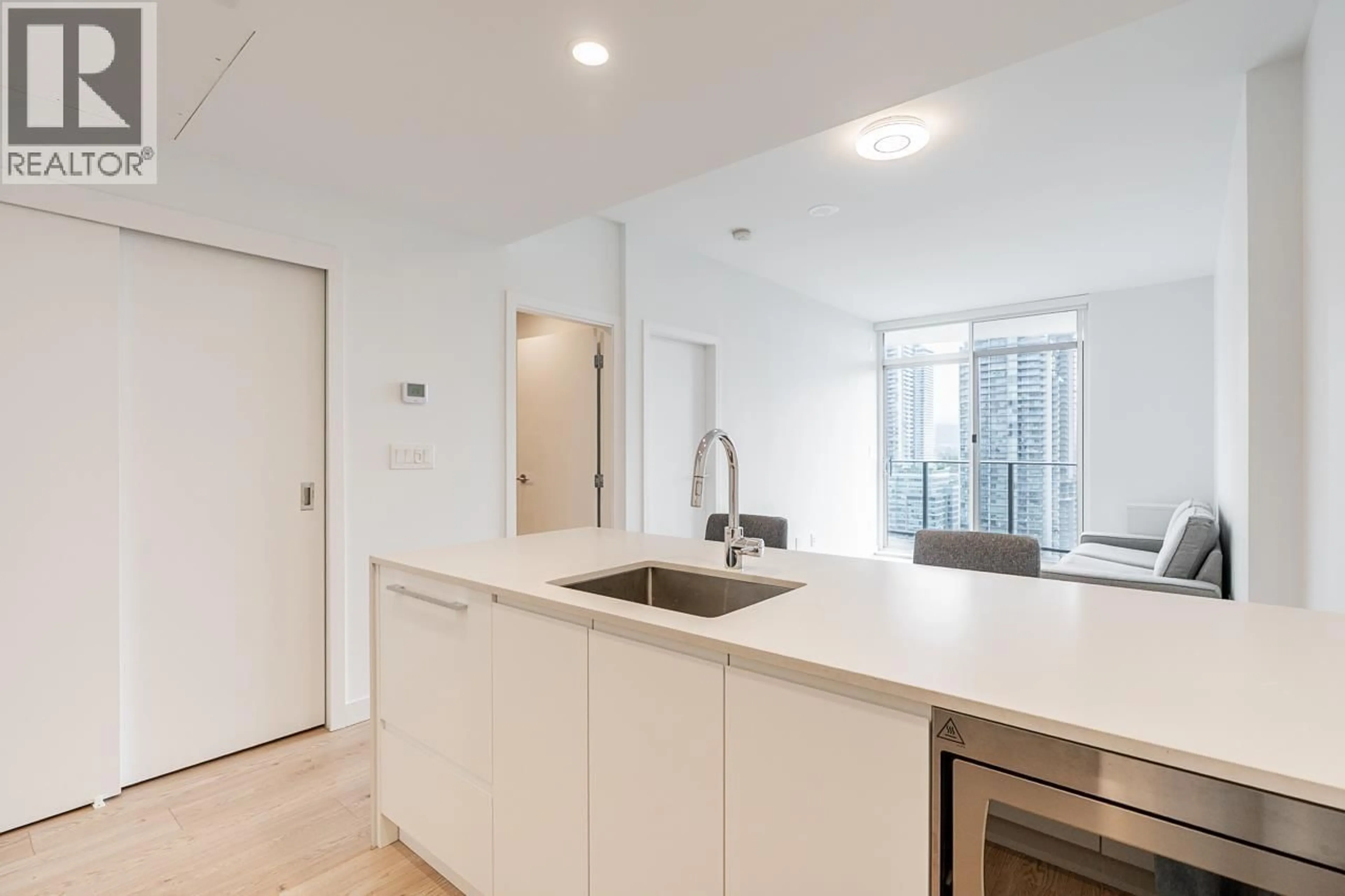 Standard kitchen, unknown for 2907 - 2181 MADISON AVENUE, Burnaby British Columbia V5C0N4