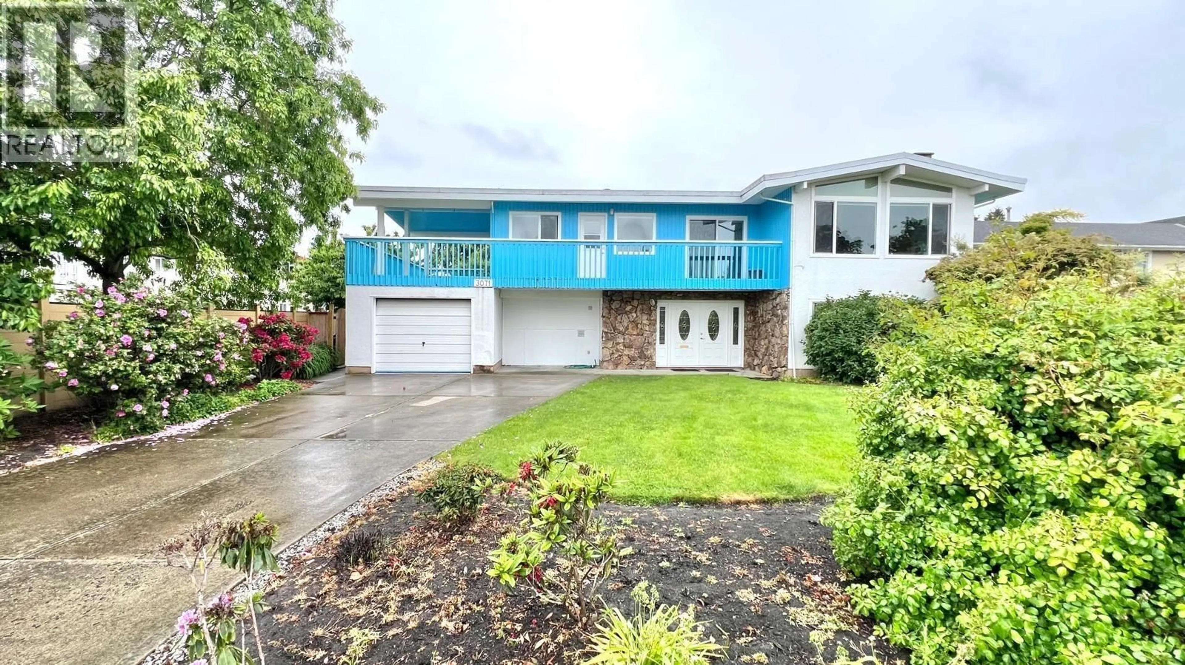 Home with vinyl exterior material, street for 3071 SALTSPRING COURT, Richmond British Columbia V7C1W3