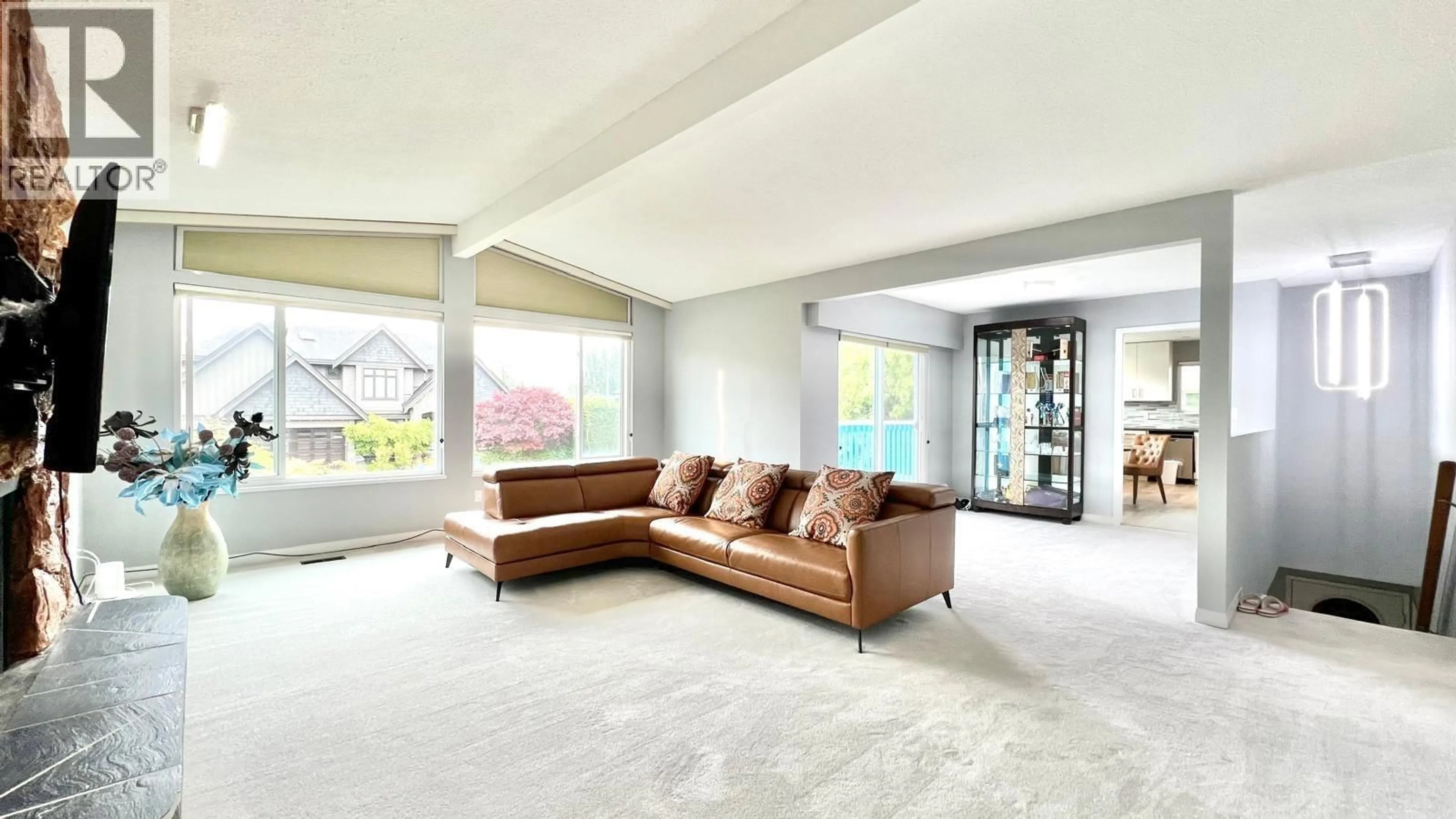 Living room with furniture, unknown for 3071 SALTSPRING COURT, Richmond British Columbia V7C1W3