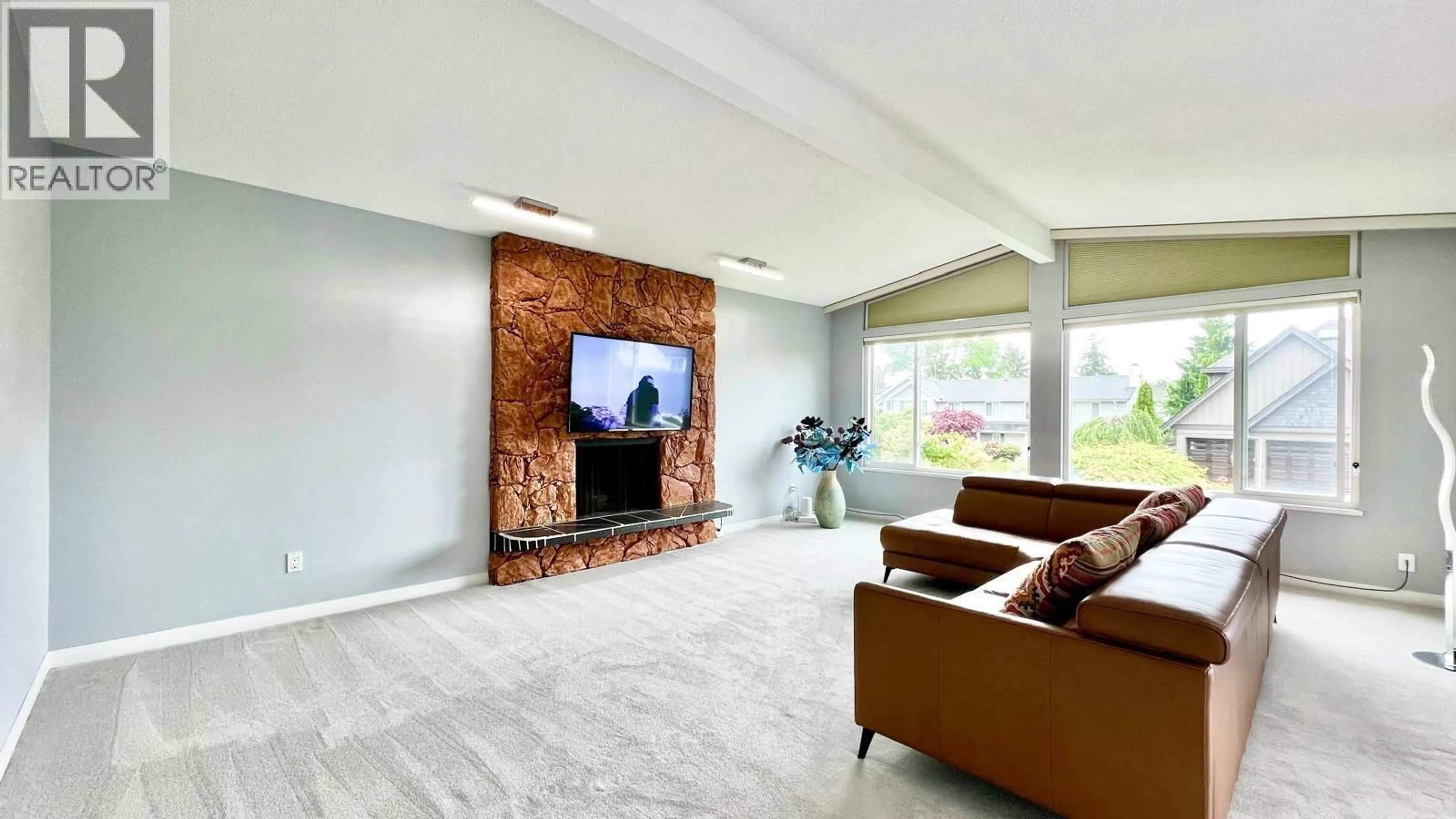 Living room with furniture, unknown for 3071 SALTSPRING COURT, Richmond British Columbia V7C1W3