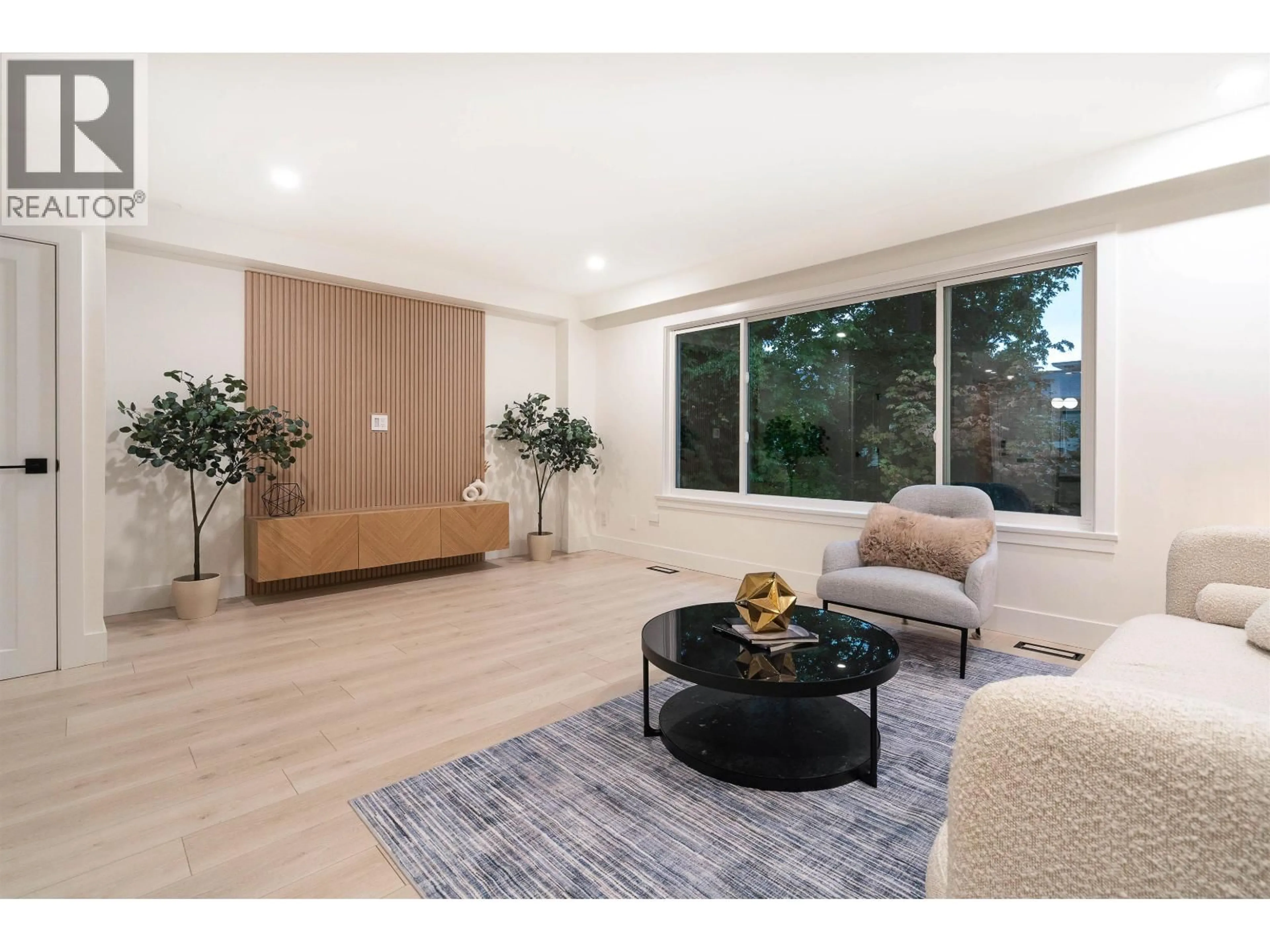 Living room with furniture, wood/laminate floor for 2078 SPRINGER AVENUE, Burnaby British Columbia V5B3M5