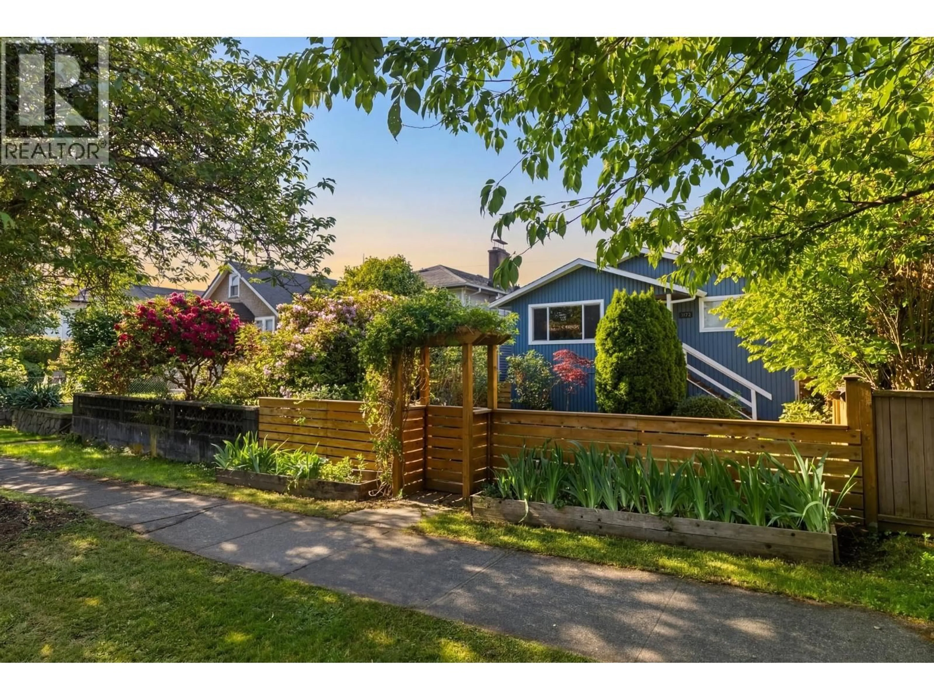 Unknown for 3172 2ND AVENUE, Vancouver British Columbia V5M1G1