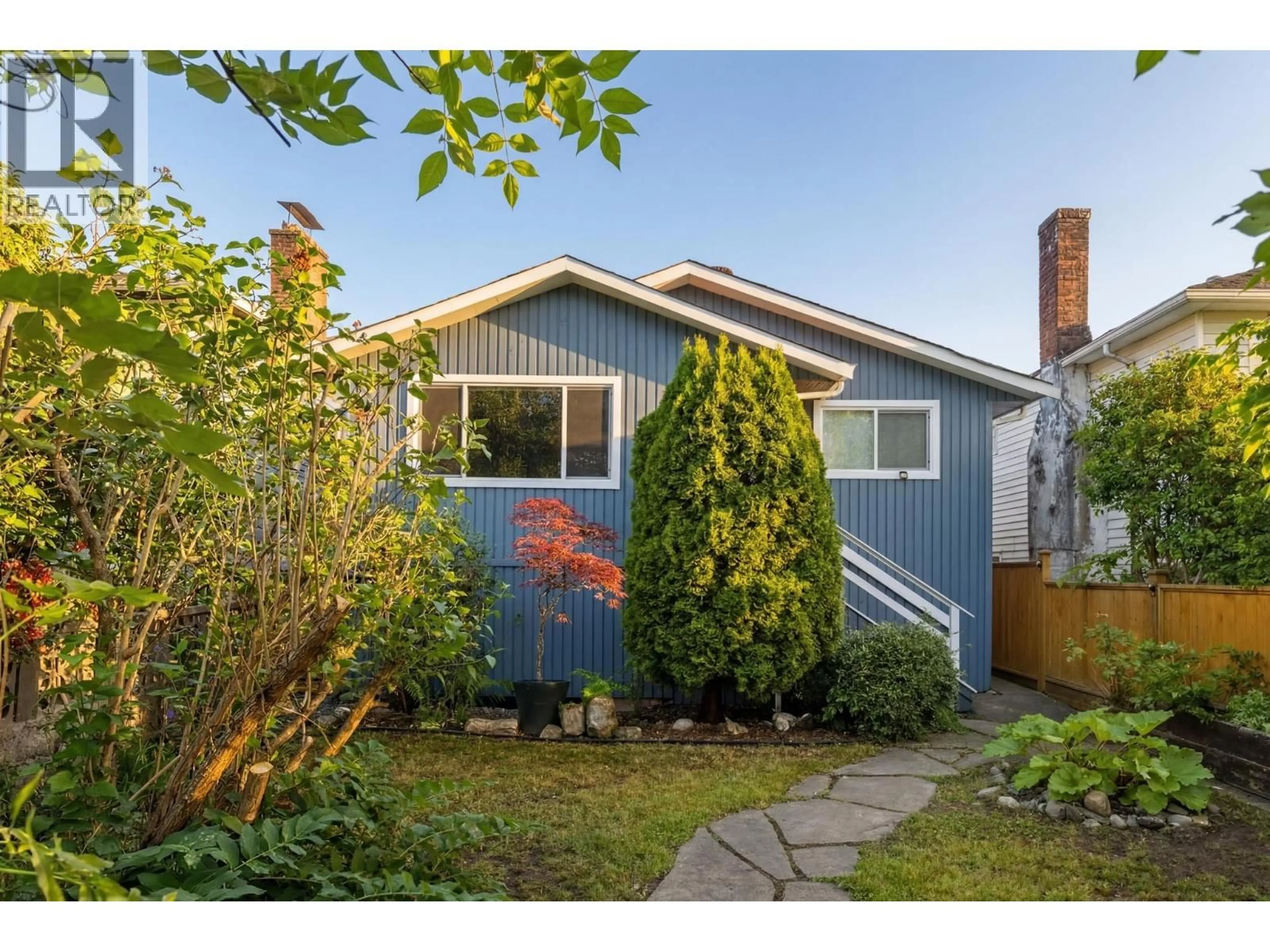 Home with vinyl exterior material, street for 3172 2ND AVENUE, Vancouver British Columbia V5M1G1