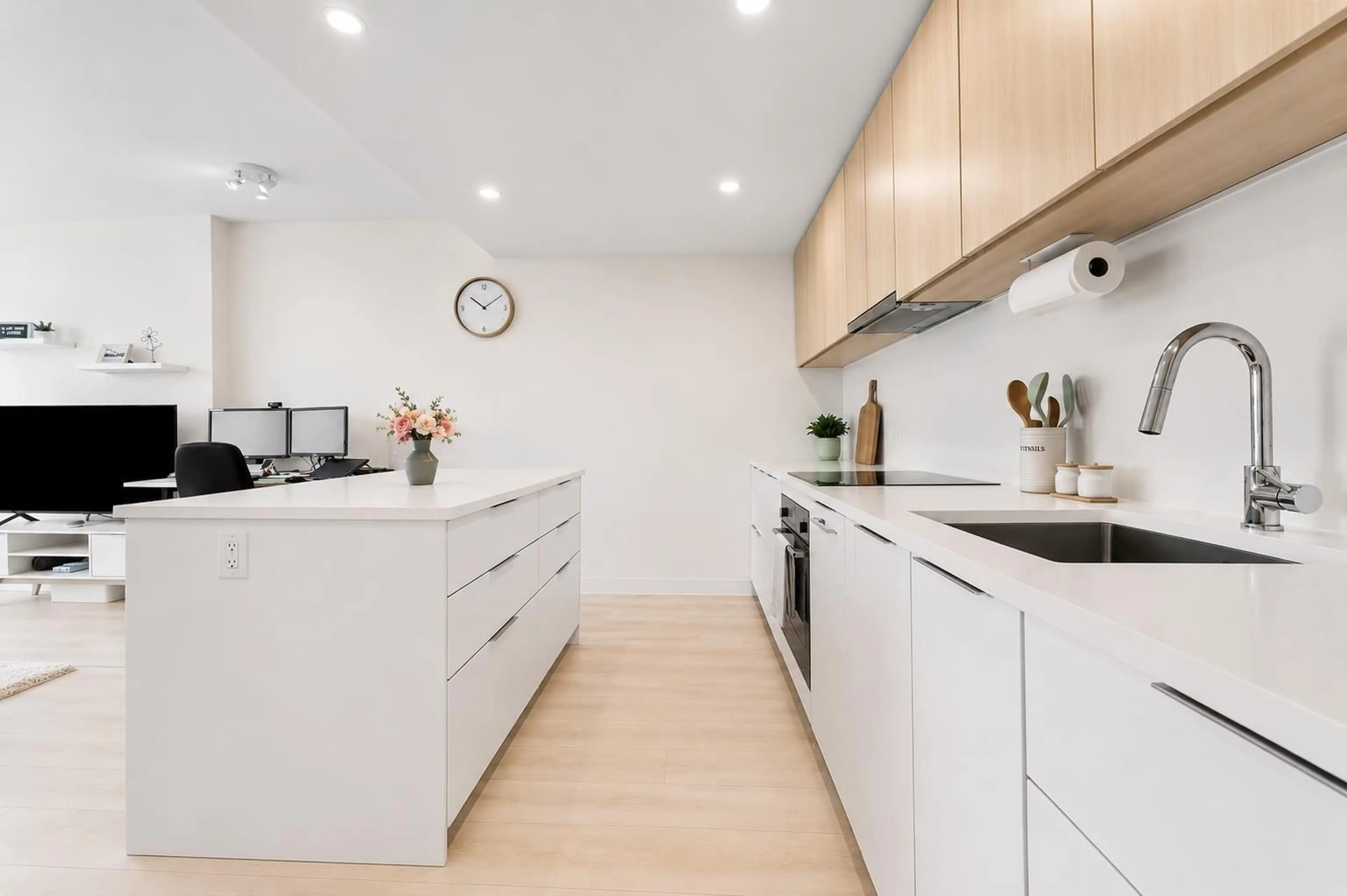 Contemporary kitchen, wood/laminate floor for 509 - 13318 104 AVENUE, Surrey British Columbia V3T0R2