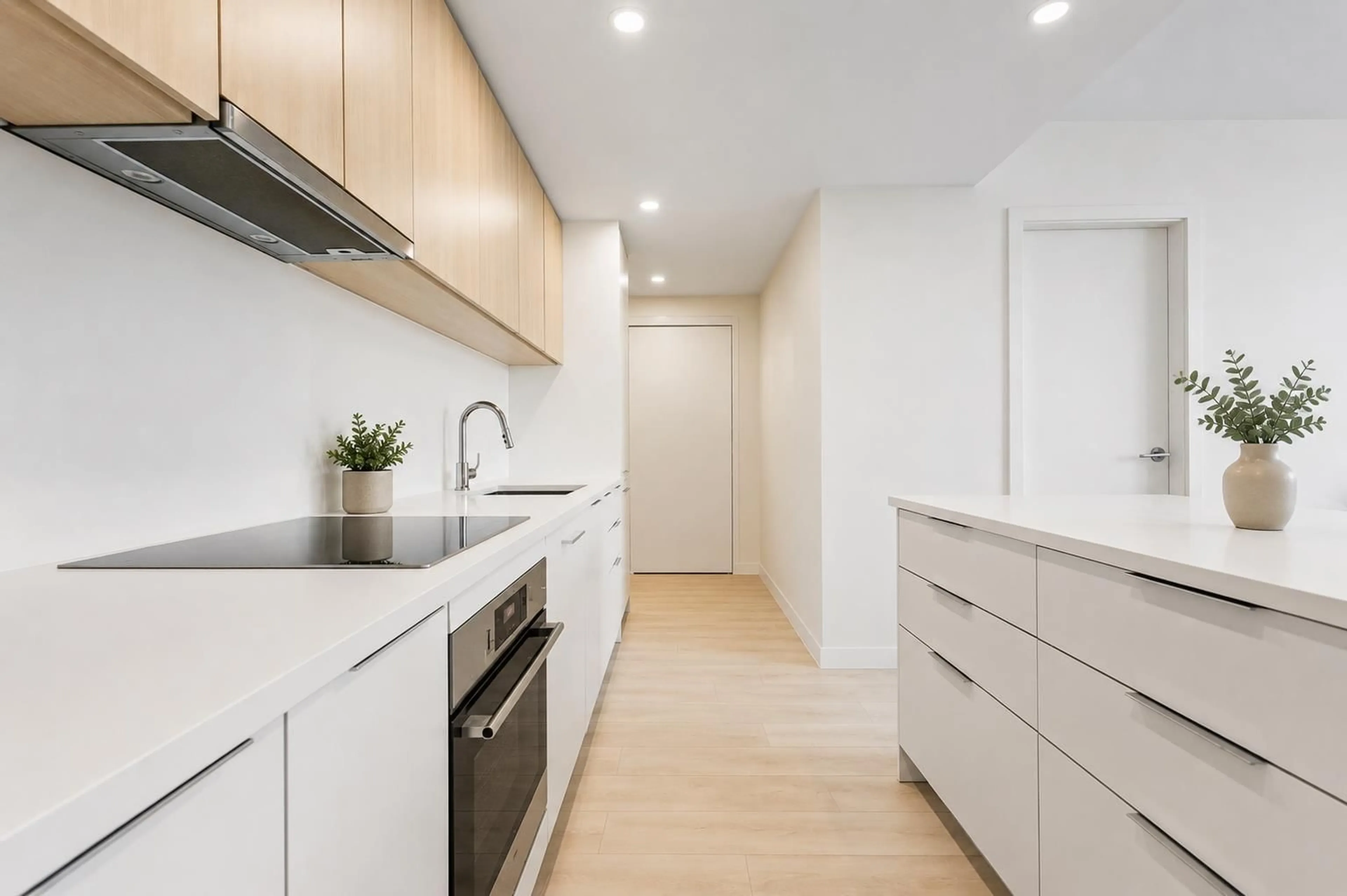 Standard kitchen, wood/laminate floor for 509 - 13318 104 AVENUE, Surrey British Columbia V3T0R2