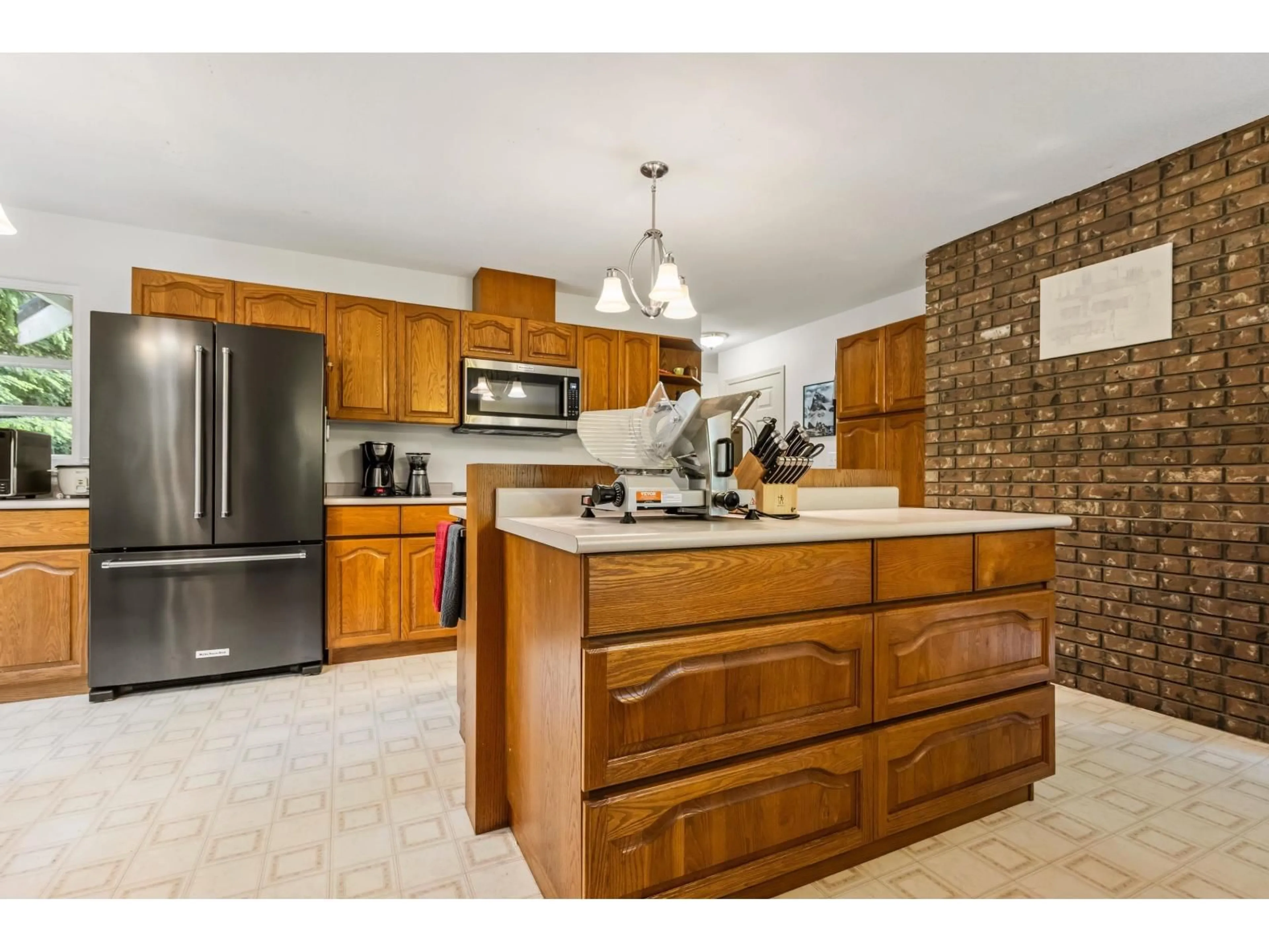 Open concept kitchen, ceramic/tile floor for 4556 CHARLIE SPRUCE PLACE, Abbotsford British Columbia V3G2K9