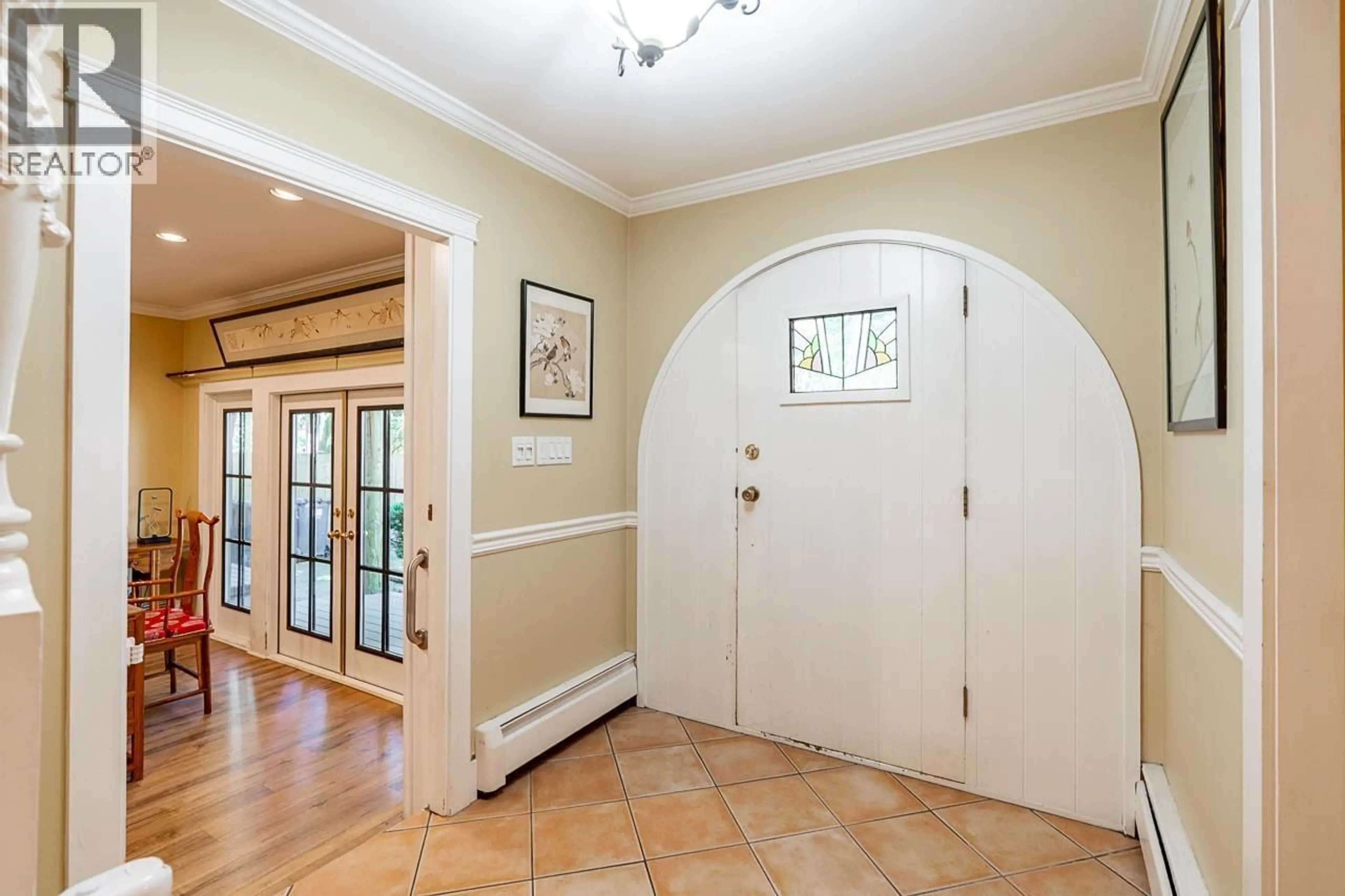 Indoor entryway for 4346 CAPILANO ROAD, North Vancouver British Columbia V7R4J7