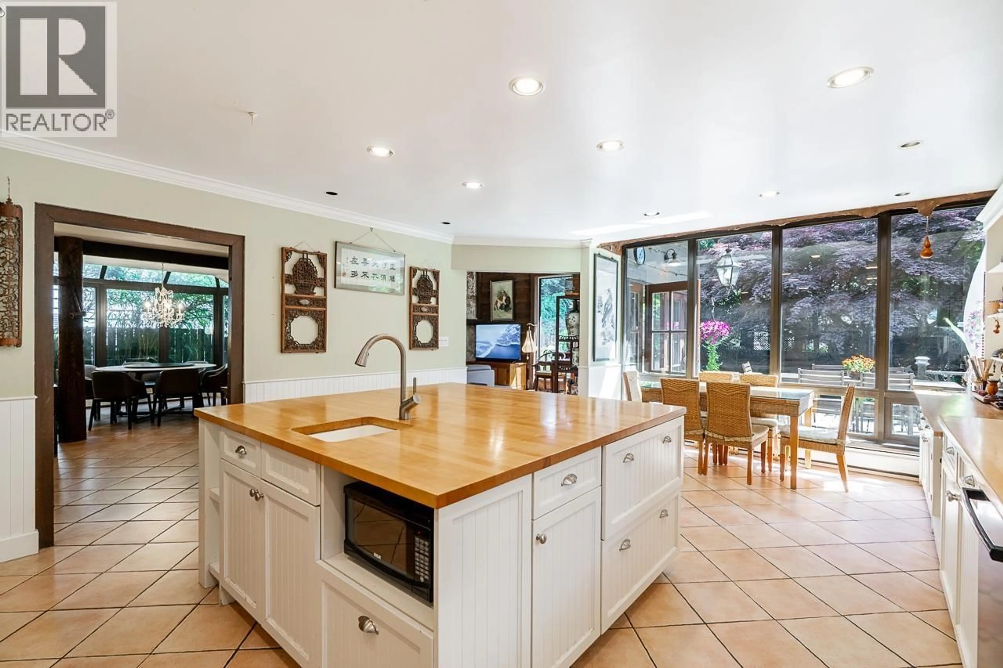 Open concept kitchen, ceramic/tile floor for 4346 CAPILANO ROAD, North Vancouver British Columbia V7R4J7