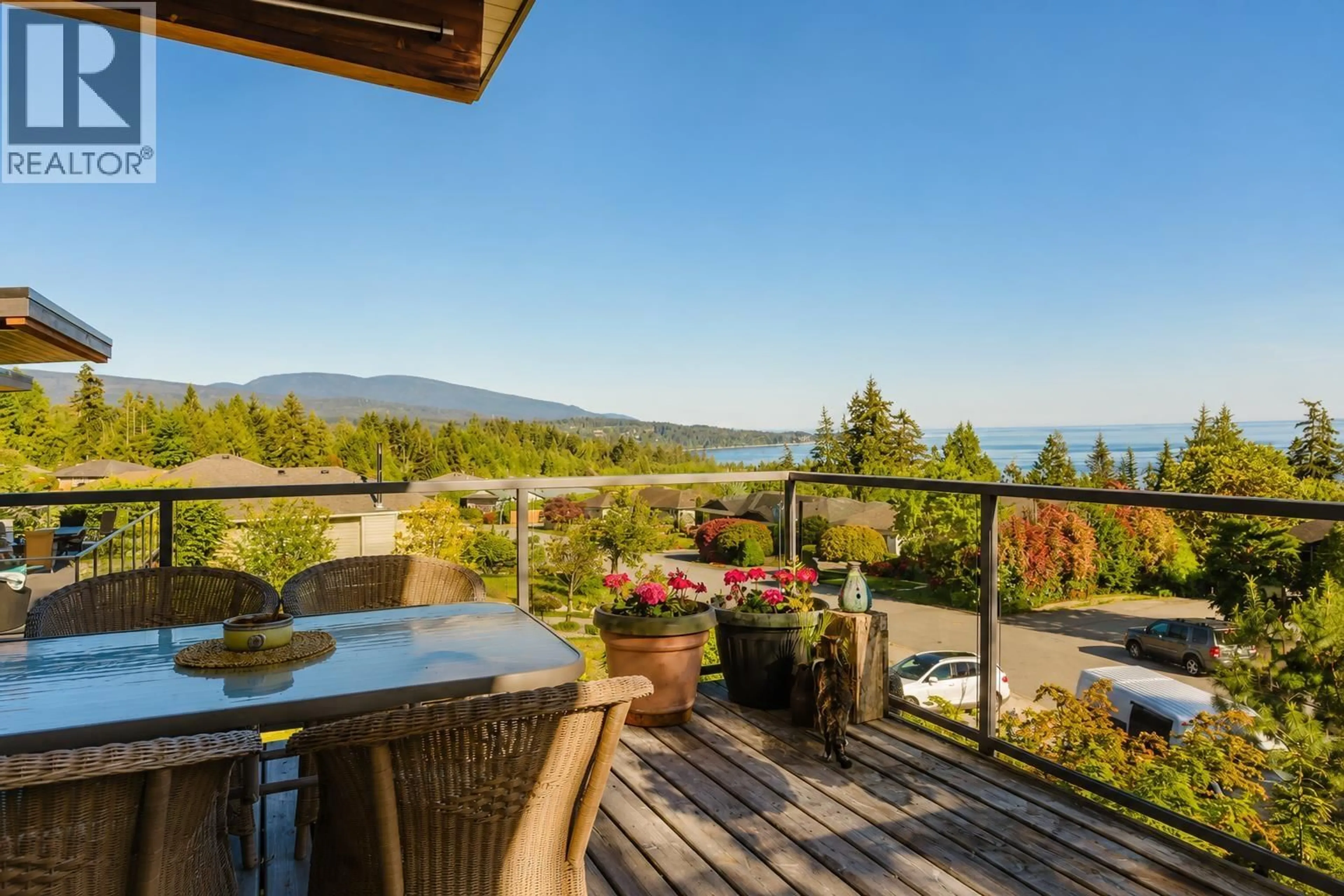 Patio, water/lake/river/ocean view for 6260 SUNRISE BOULEVARD, Sechelt British Columbia V7Z0R5