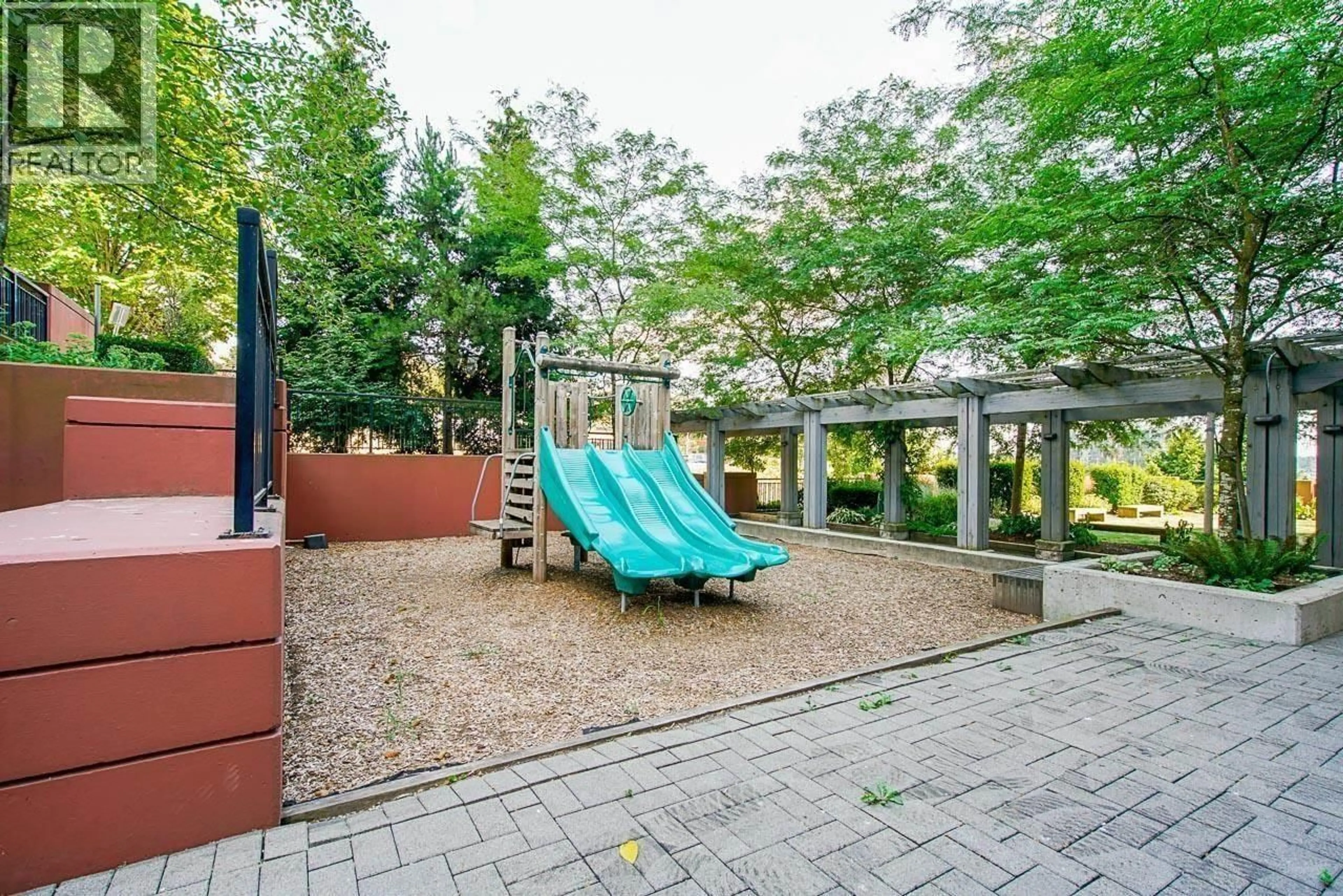 Patio, street for 606 - 814 ROYAL AVENUE, New Westminster British Columbia V3M1J9
