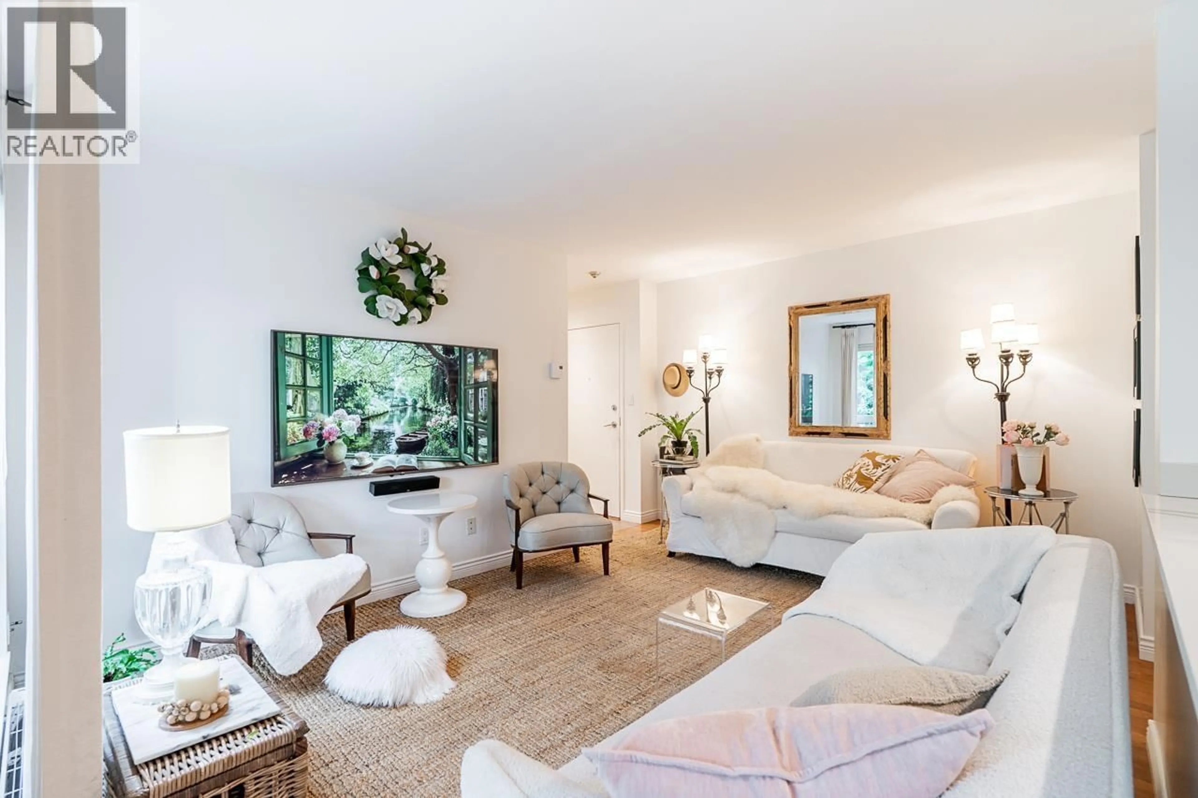Living room with furniture, unknown for 605 - 1510 1ST AVENUE, Vancouver British Columbia V6J4S3