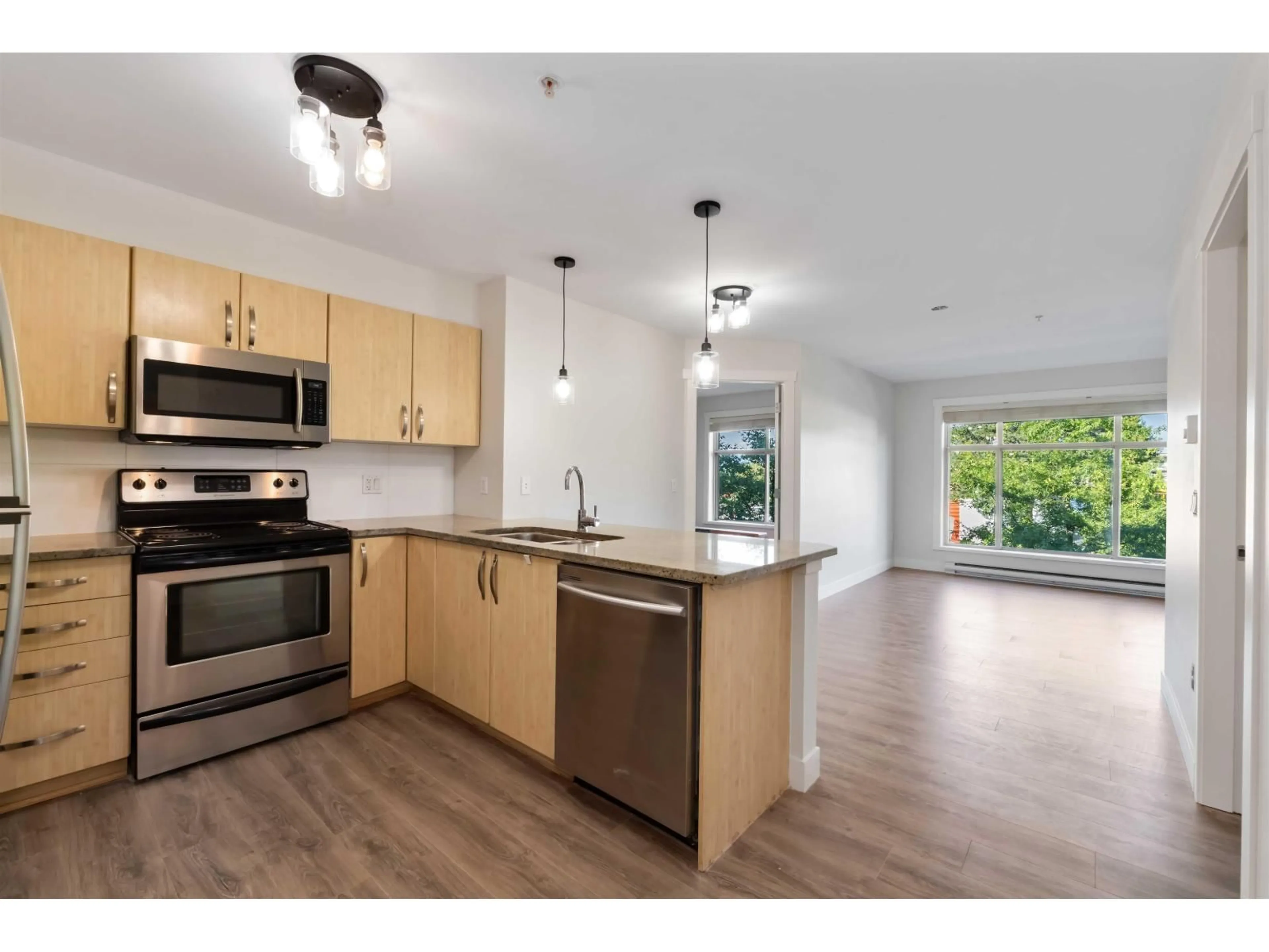 Open concept kitchen, wood/laminate floor for 215 - 13555 GATEWAY DRIVE, Surrey British Columbia V3T0B5