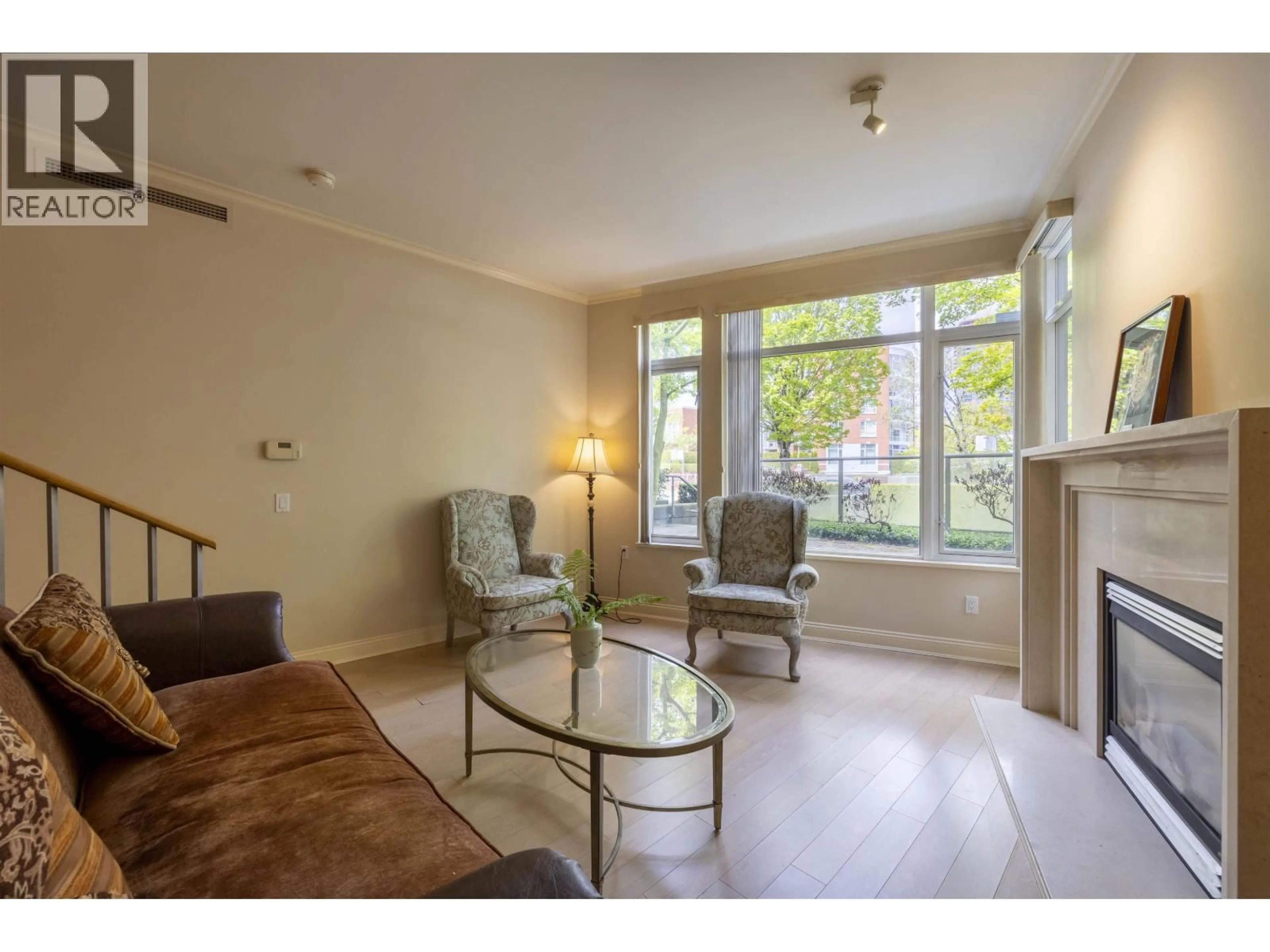 Living room with furniture, unknown for 205 - 638 45TH AVENUE, Vancouver British Columbia V5Z4R8