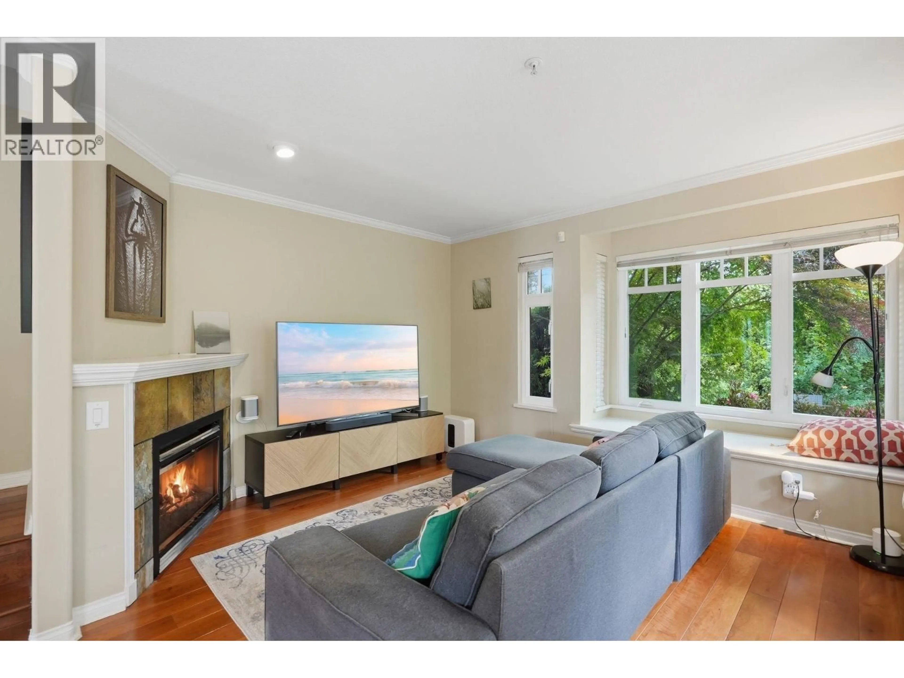 Living room with furniture, wood/laminate floor for 203 6TH STREET, North Vancouver British Columbia V7M1K7