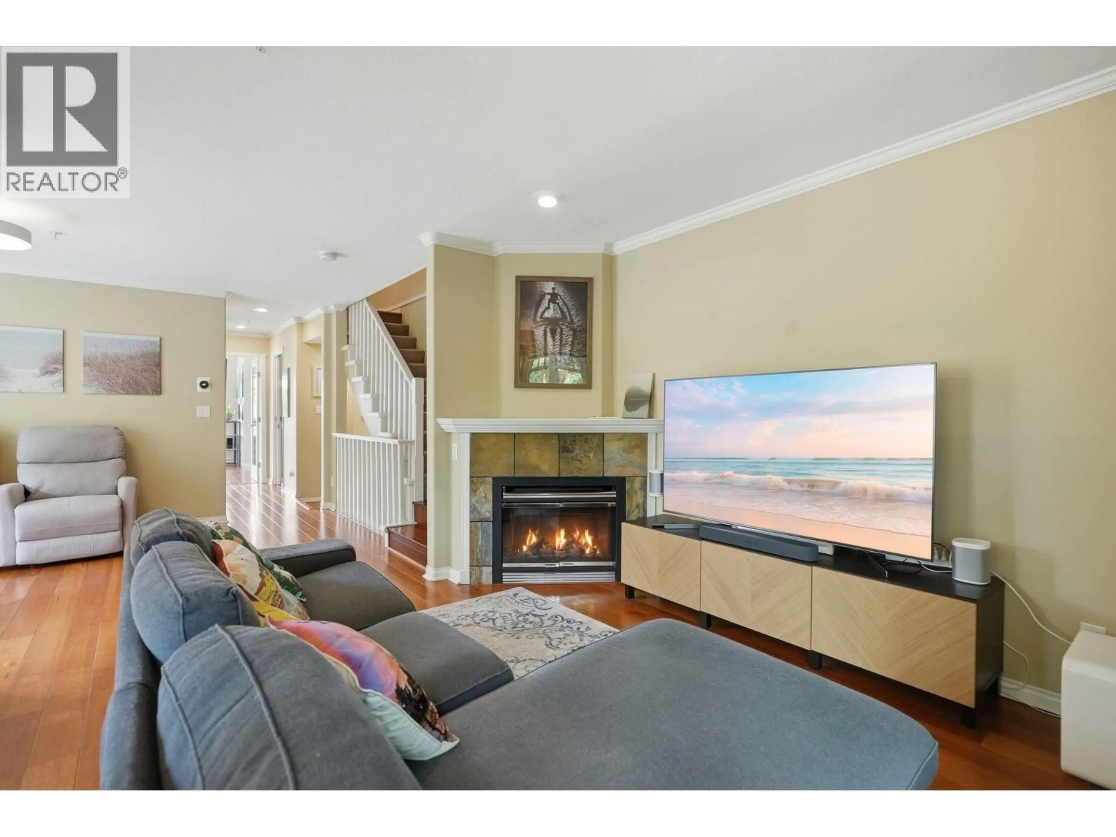 Living room with furniture, unknown for 203 6TH STREET, North Vancouver British Columbia V7M1K7