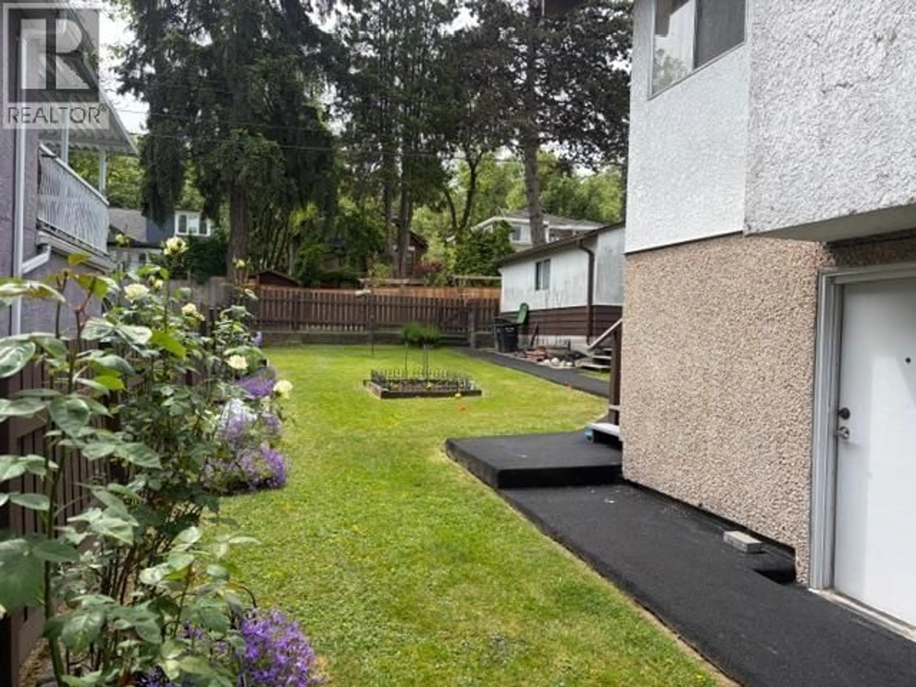A pic from outside/outdoor area/front of a property/back of a property/a pic from drone, street for 1166 16TH AVENUE, Vancouver British Columbia V5T2W3