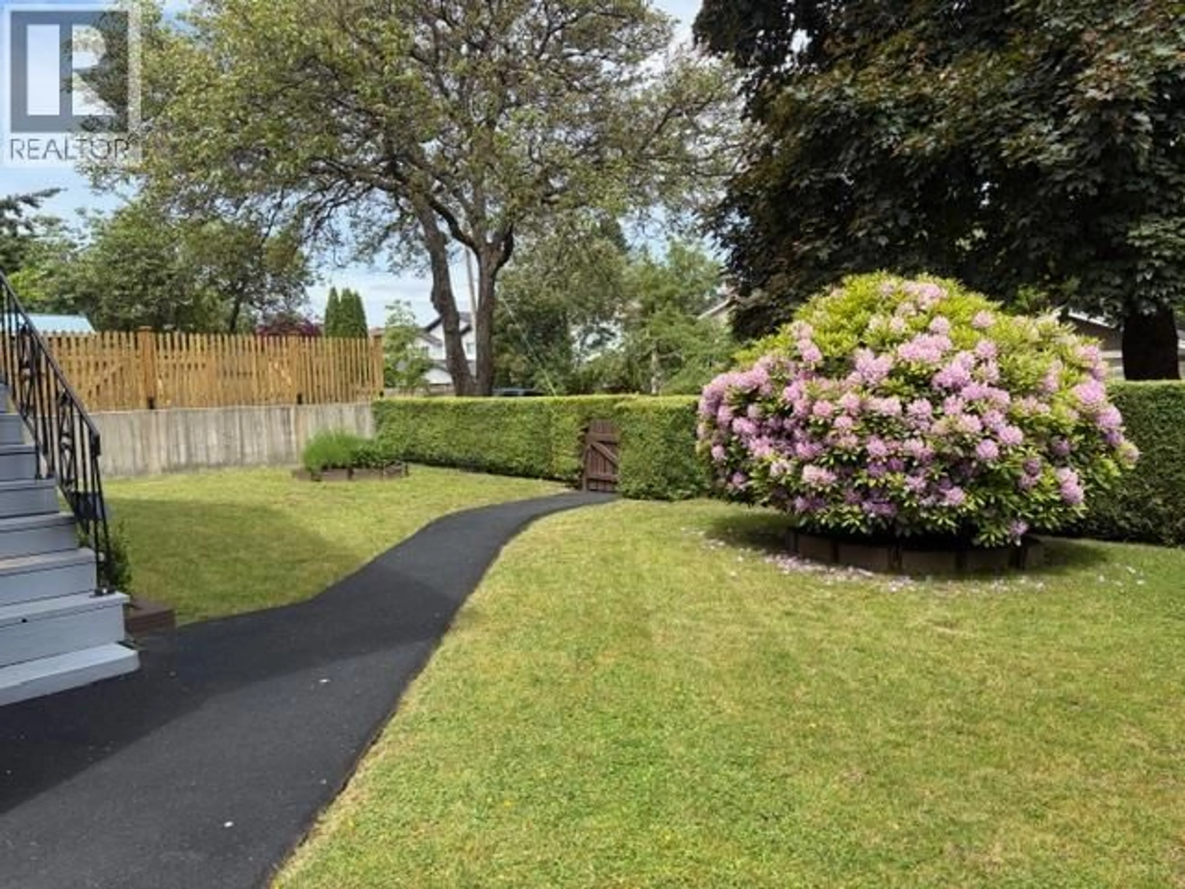 A pic from outside/outdoor area/front of a property/back of a property/a pic from drone, unknown for 1166 16TH AVENUE, Vancouver British Columbia V5T2W3