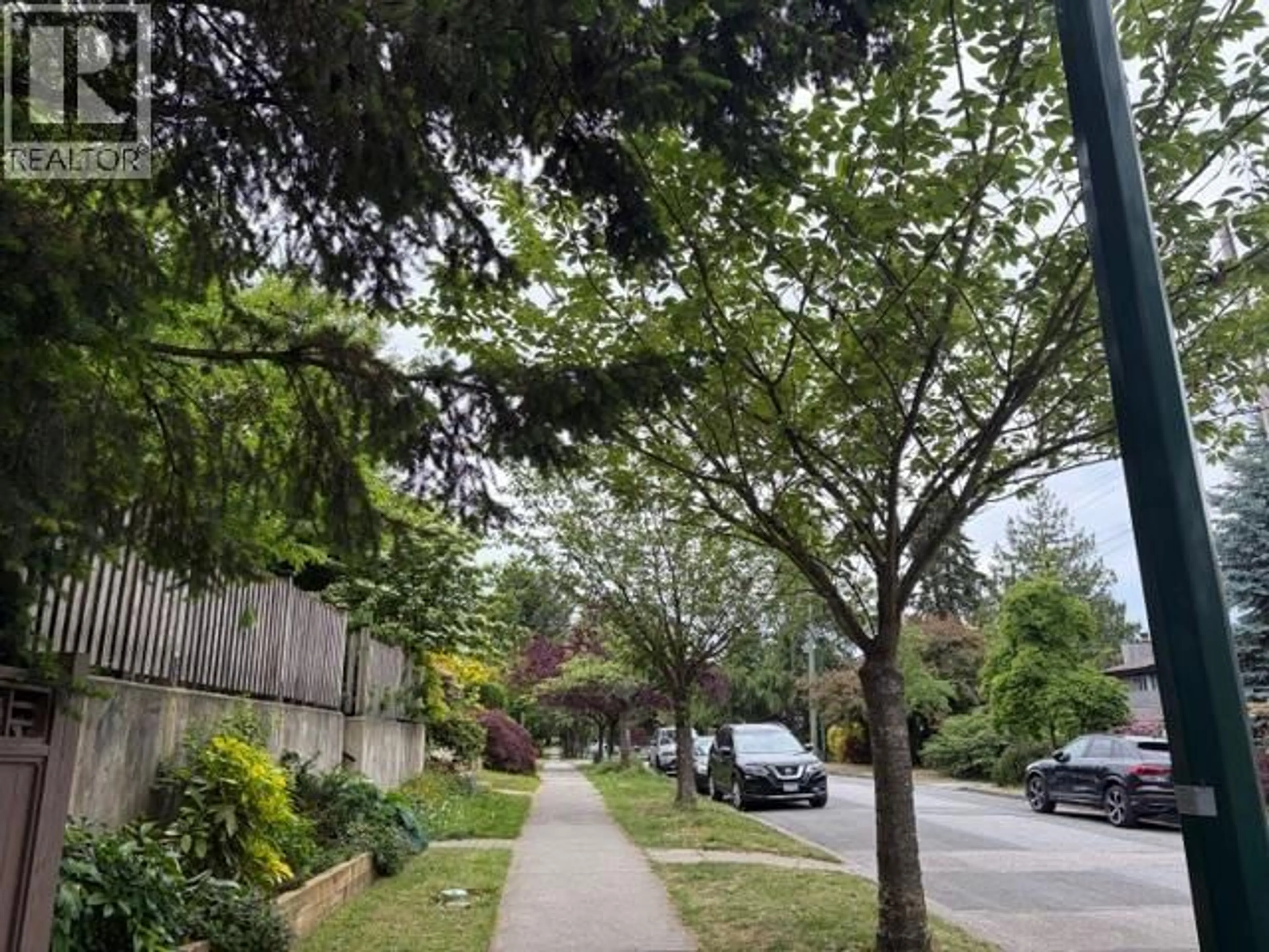 A pic from outside/outdoor area/front of a property/back of a property/a pic from drone, street for 1166 16TH AVENUE, Vancouver British Columbia V5T2W3