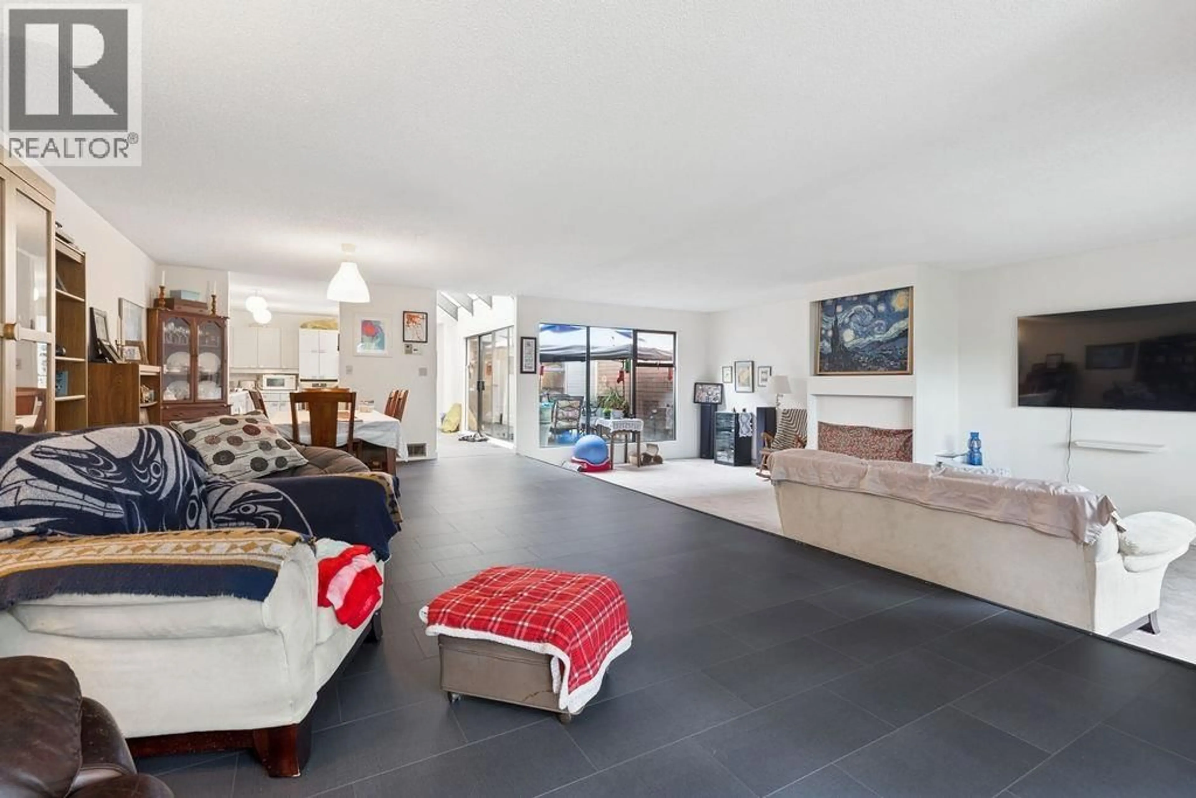Living room with furniture, unknown for 6626 TURNBERRY CRESCENT, Vancouver British Columbia V5X4M8