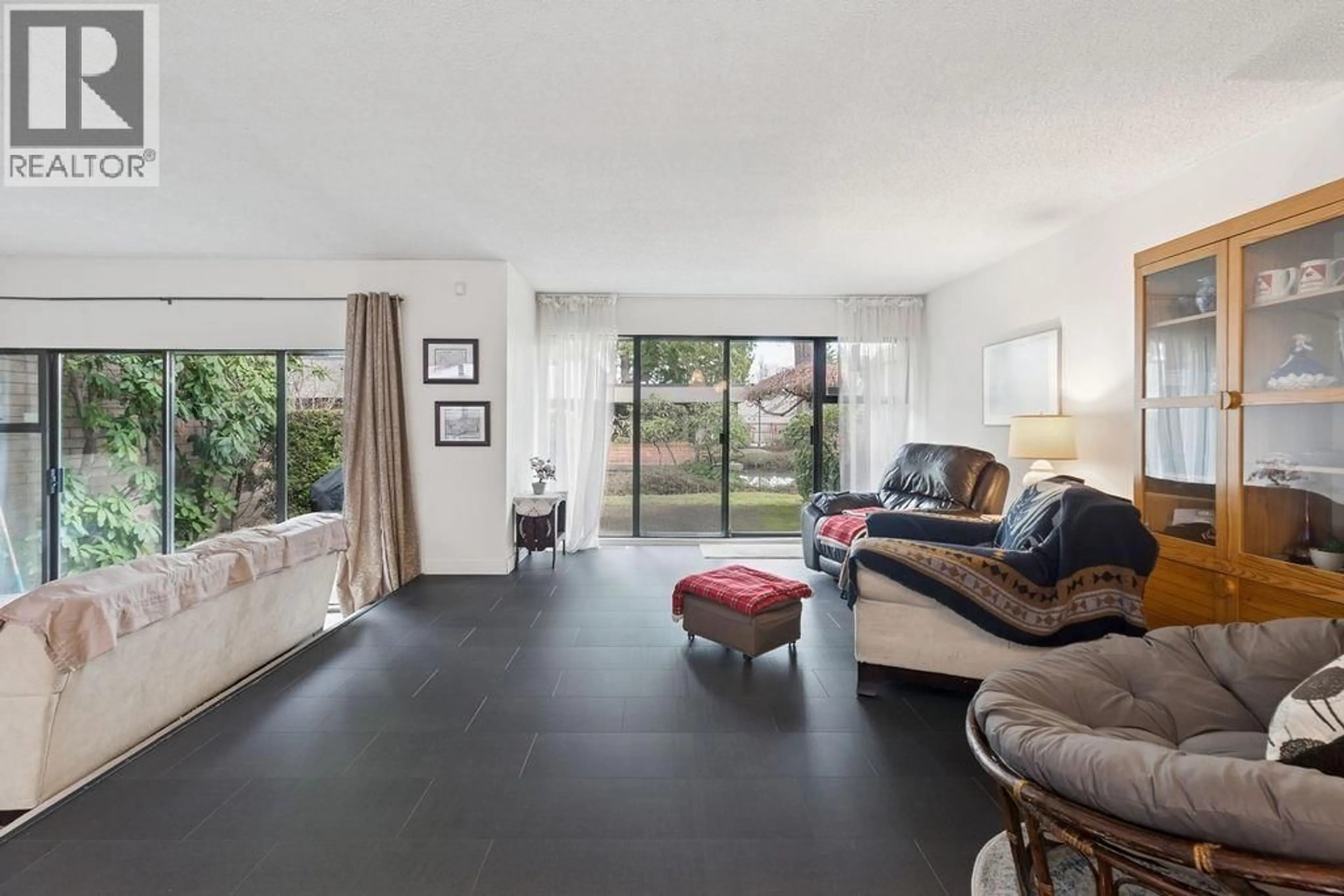 Living room with furniture, unknown for 6626 TURNBERRY CRESCENT, Vancouver British Columbia V5X4M8