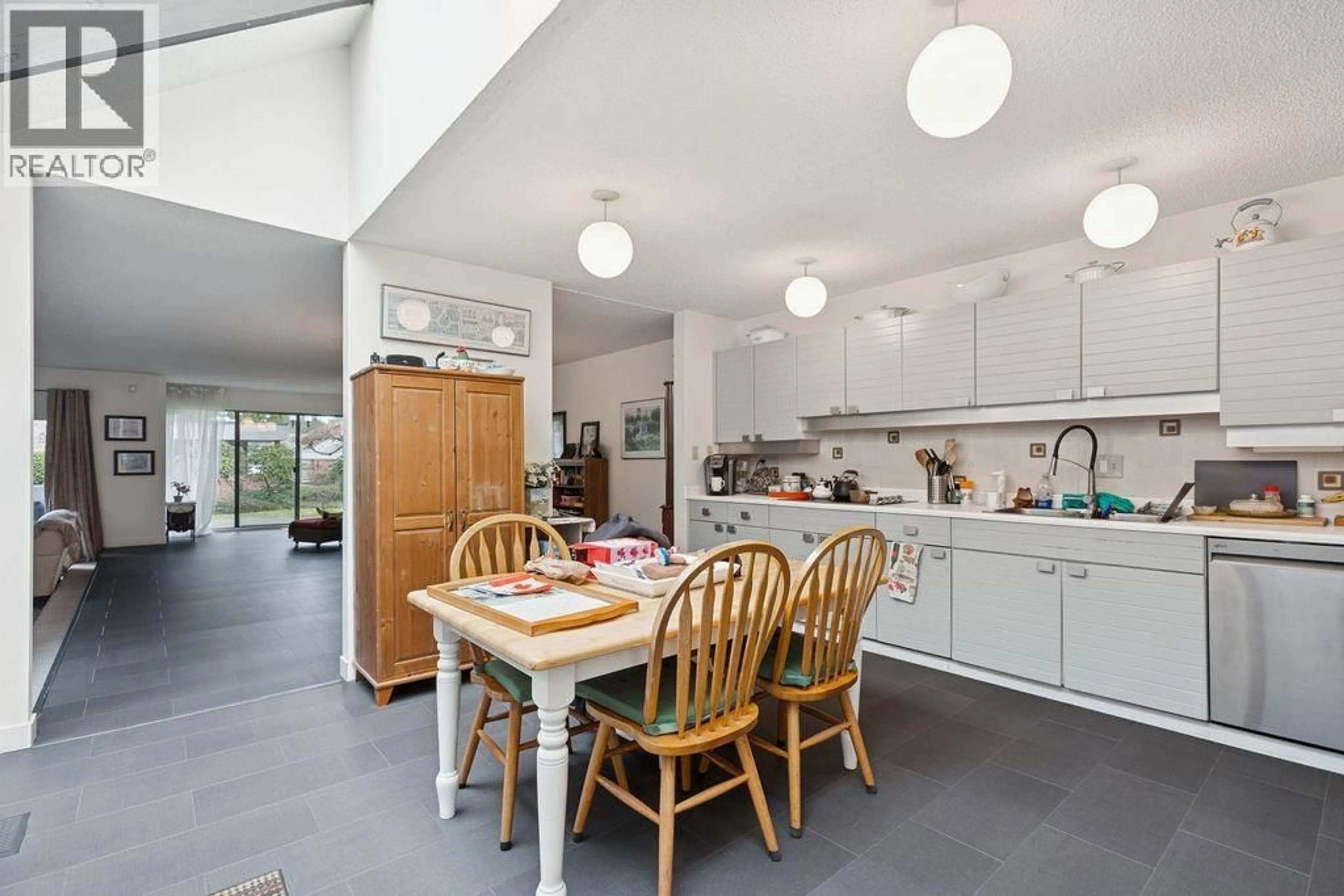 Open concept kitchen, ceramic/tile floor for 6626 TURNBERRY CRESCENT, Vancouver British Columbia V5X4M8