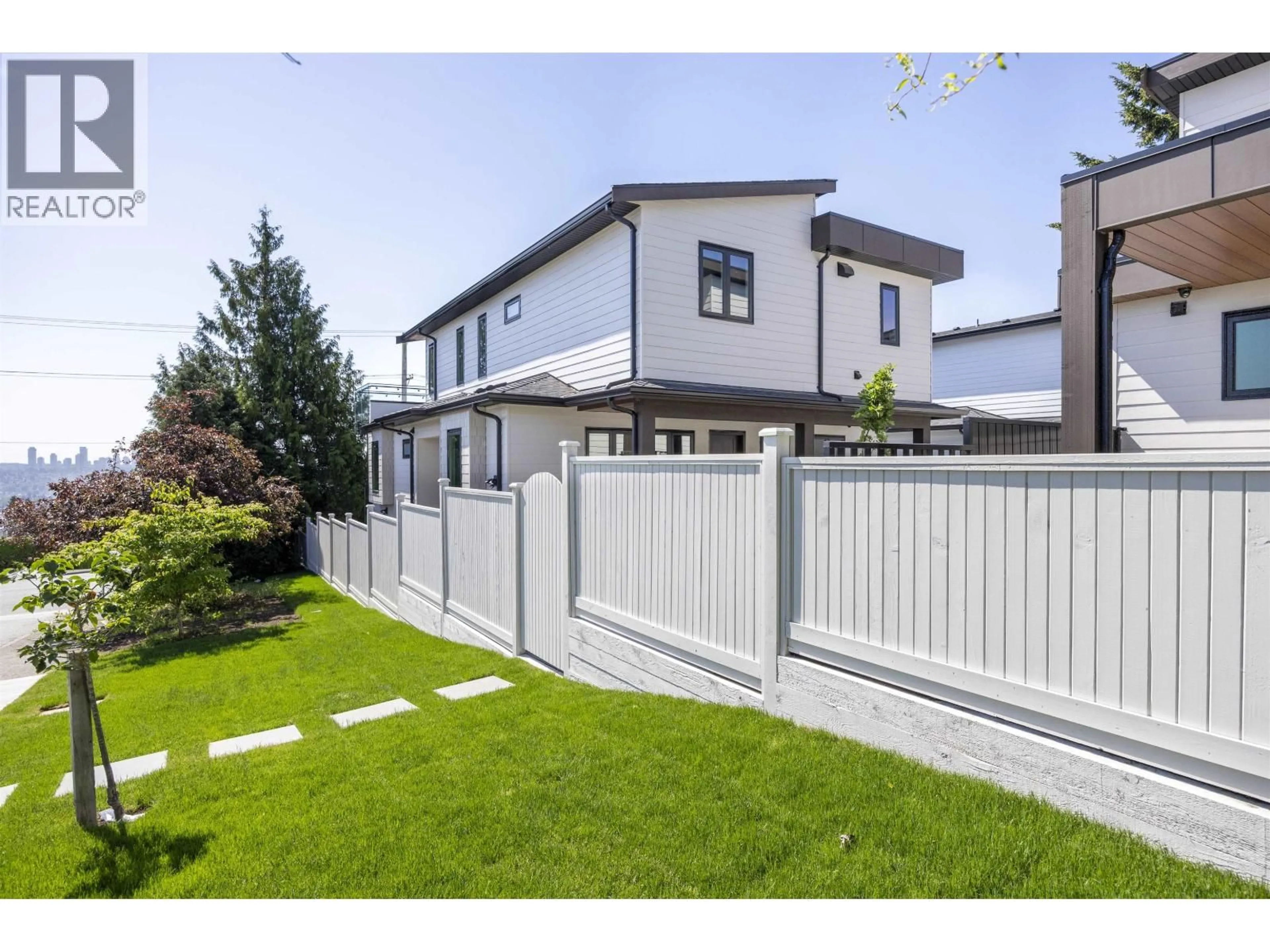 Home with vinyl exterior material, street for 211 EIGHTH AVENUE, New Westminster British Columbia V3L4K1