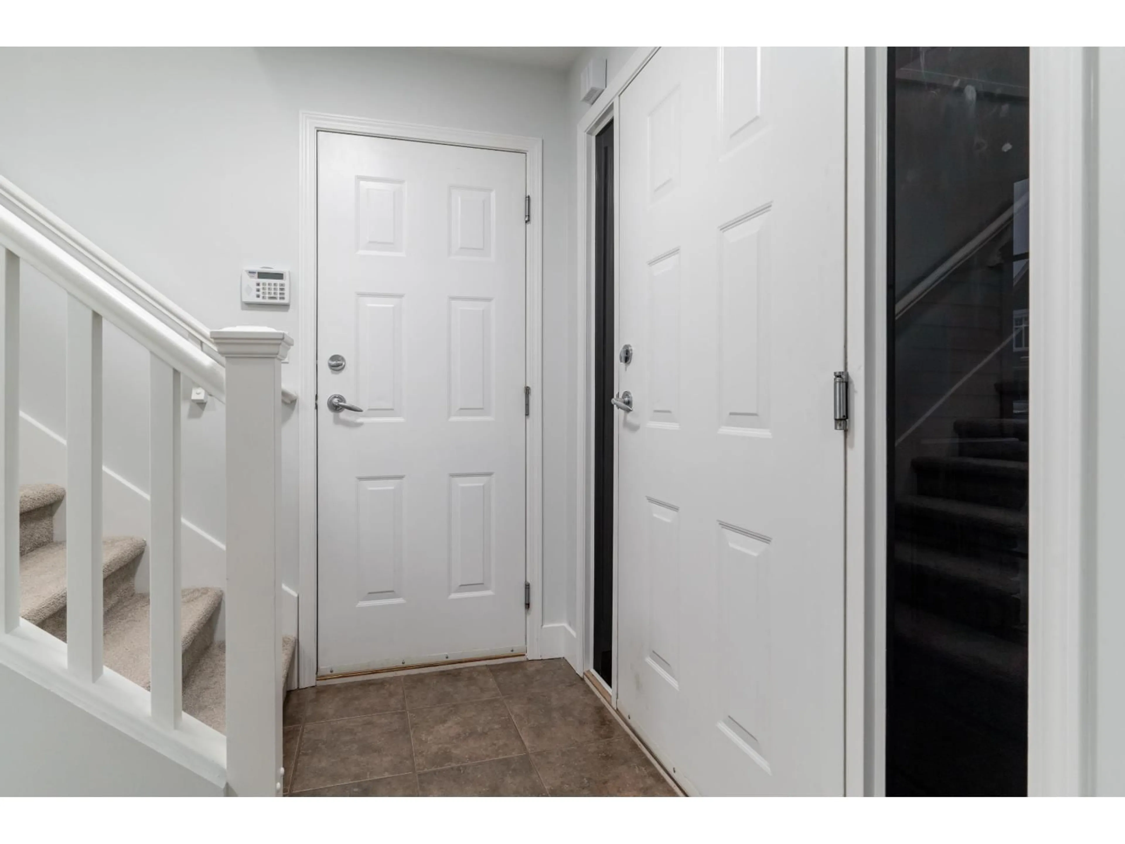 Indoor entryway for 2886 BOXCAR STREET, Abbotsford British Columbia V4X2S5