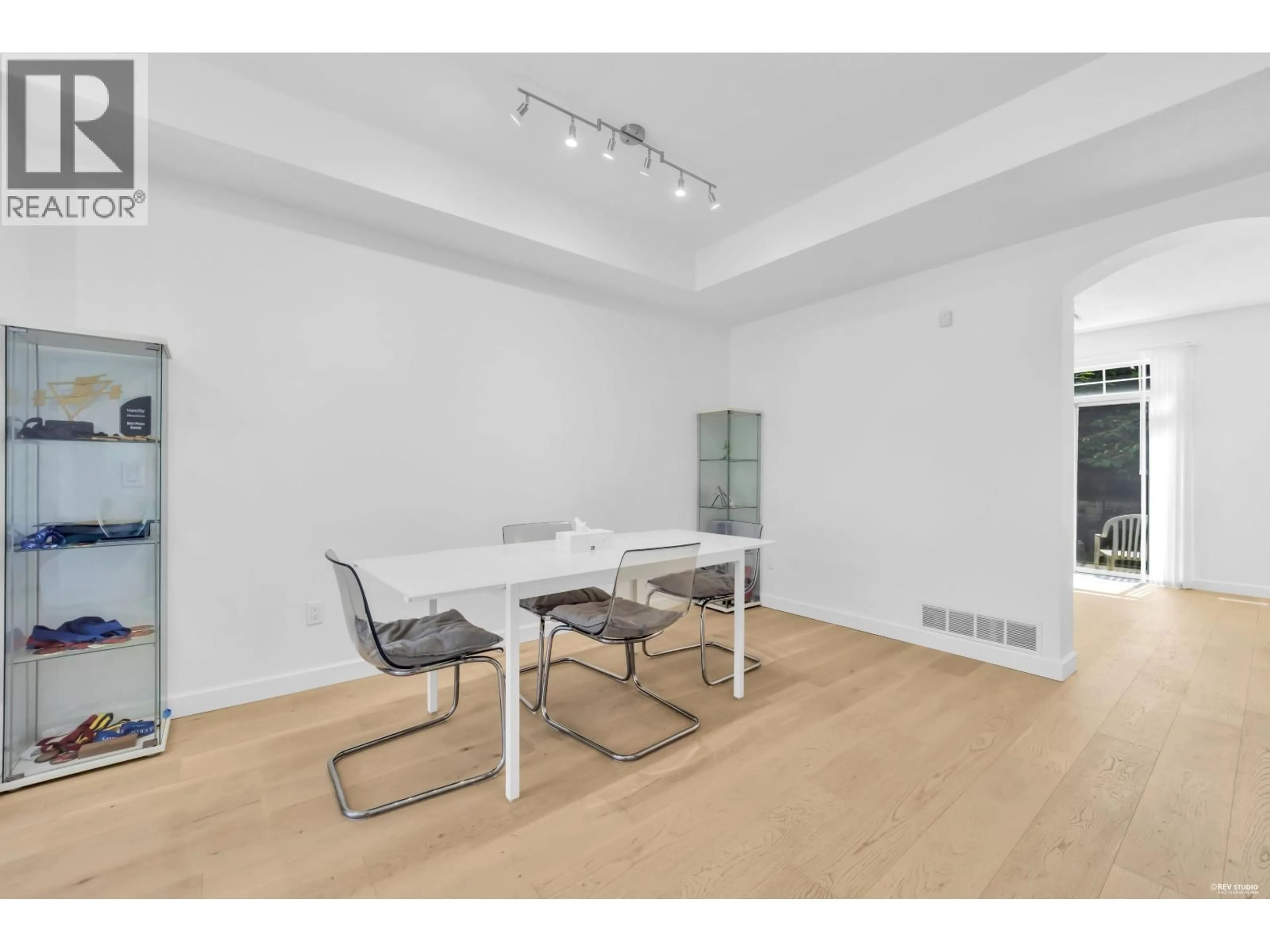 A pic of a room for 22 - 5950 OAKDALE ROAD, Burnaby British Columbia V5H4R5