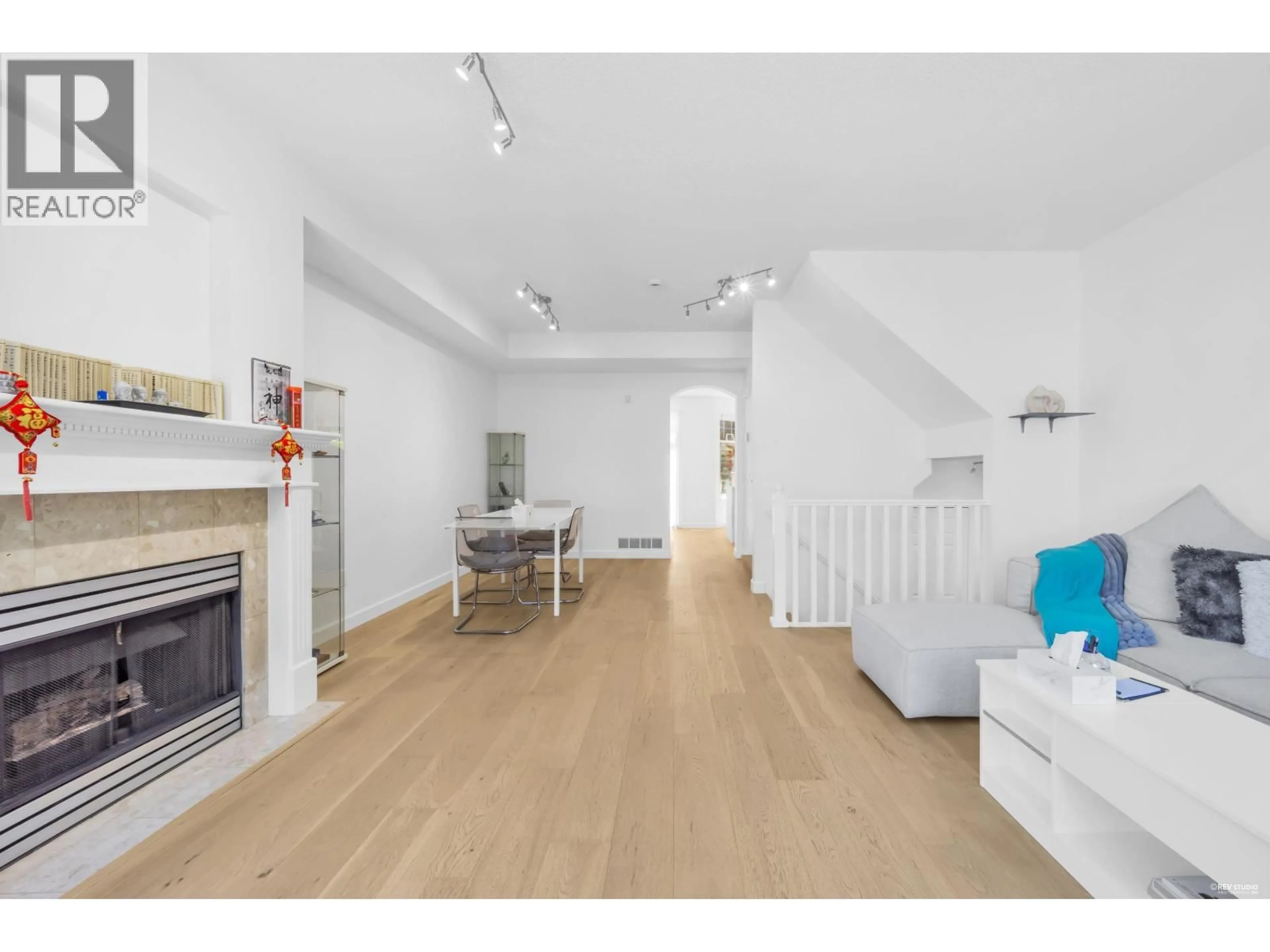 Unknown for 22 - 5950 OAKDALE ROAD, Burnaby British Columbia V5H4R5