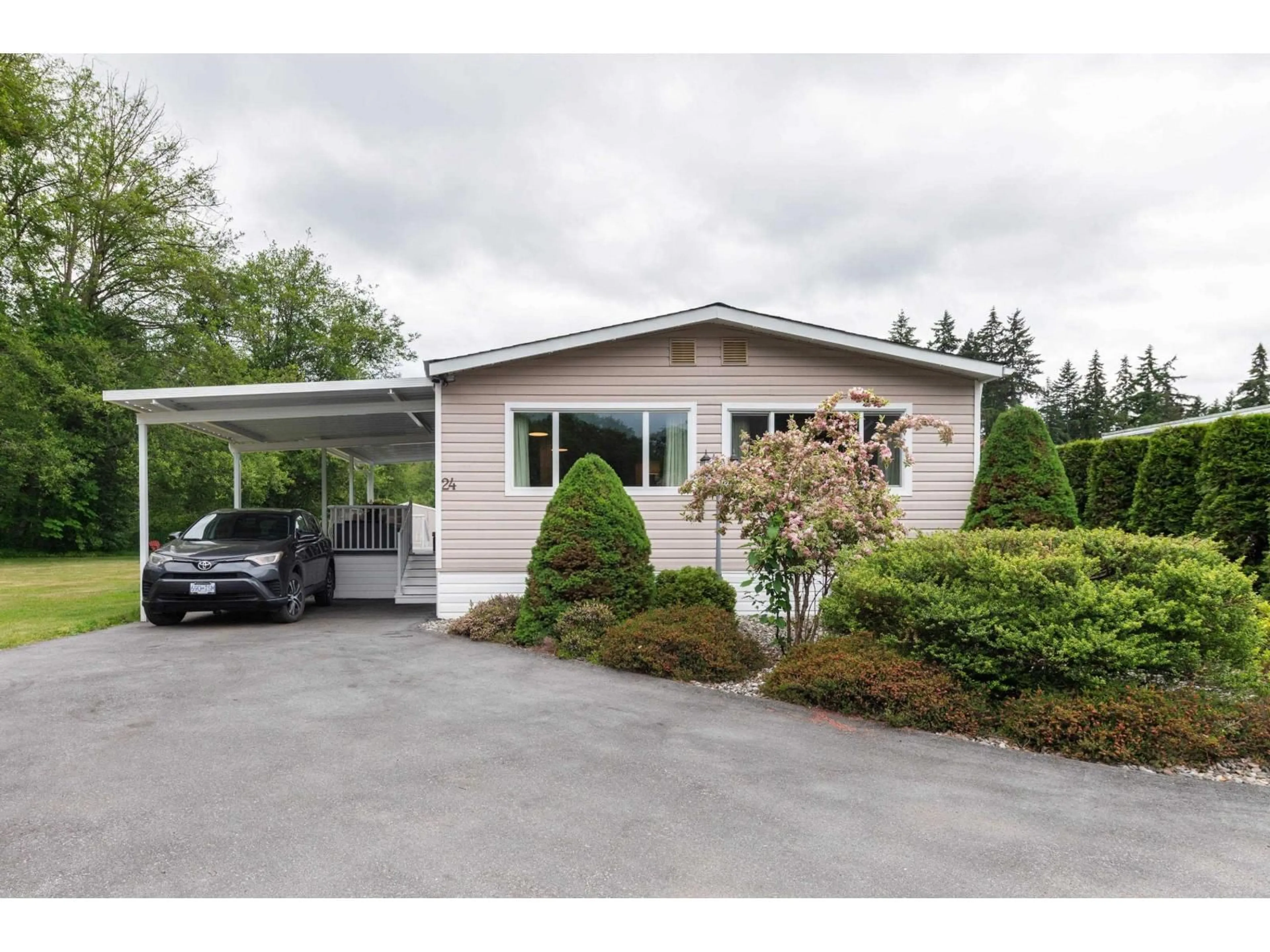 Home with vinyl exterior material, street for 24 - 2270 196 STREET, Langley British Columbia V2Z1N6