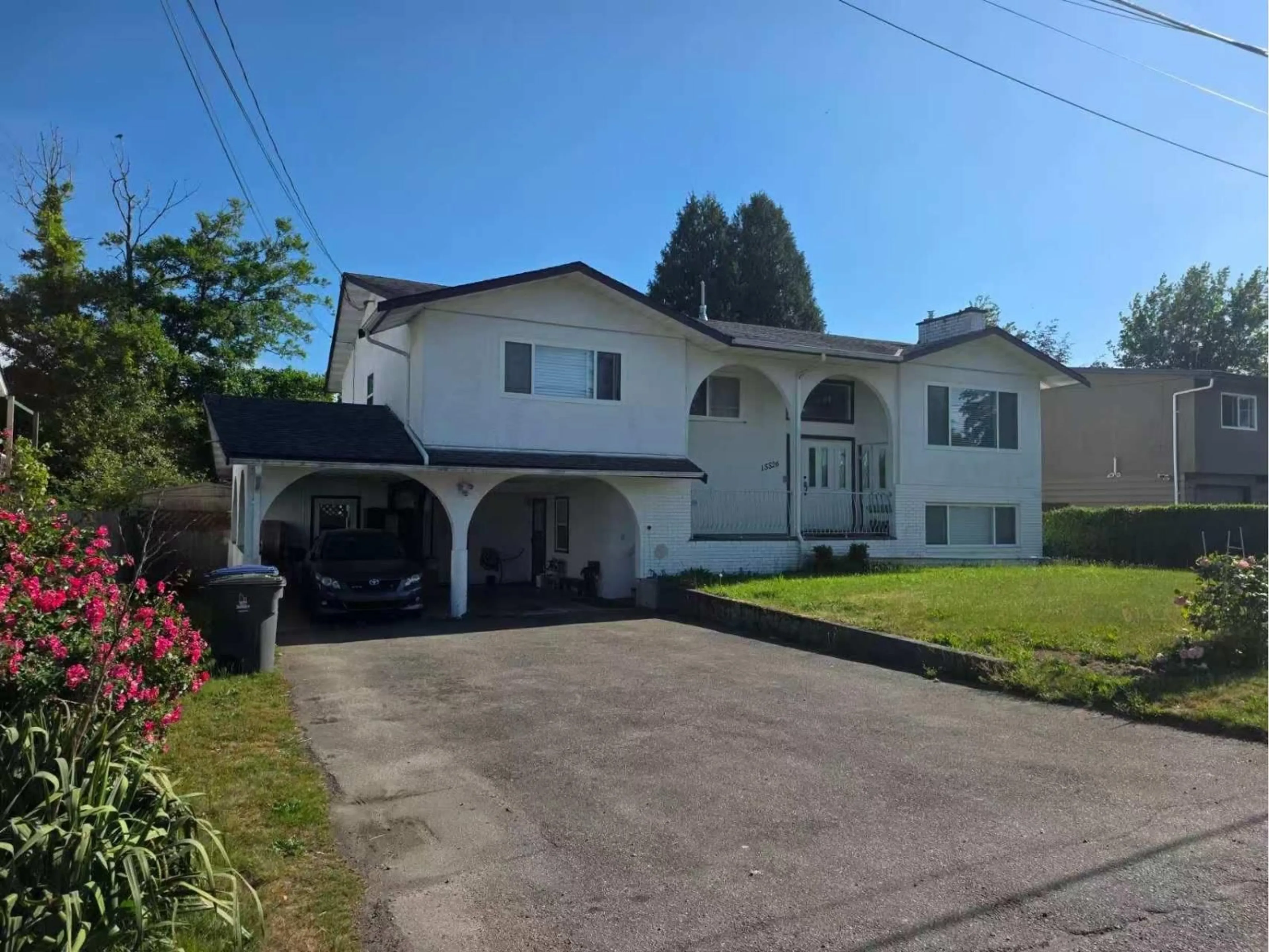 A pic from outside/outdoor area/front of a property/back of a property/a pic from drone, street for 15526 17 AVENUE, Surrey British Columbia V4A1V2